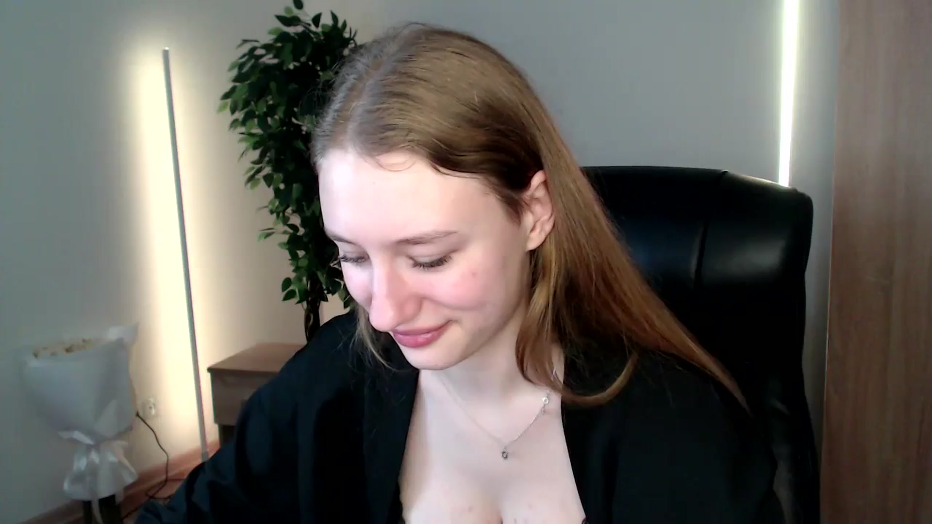 Gallery image thumbnail from HaleyVixen's myfreecams stream on, 12/20/2024, 12:21 image 1 of 20