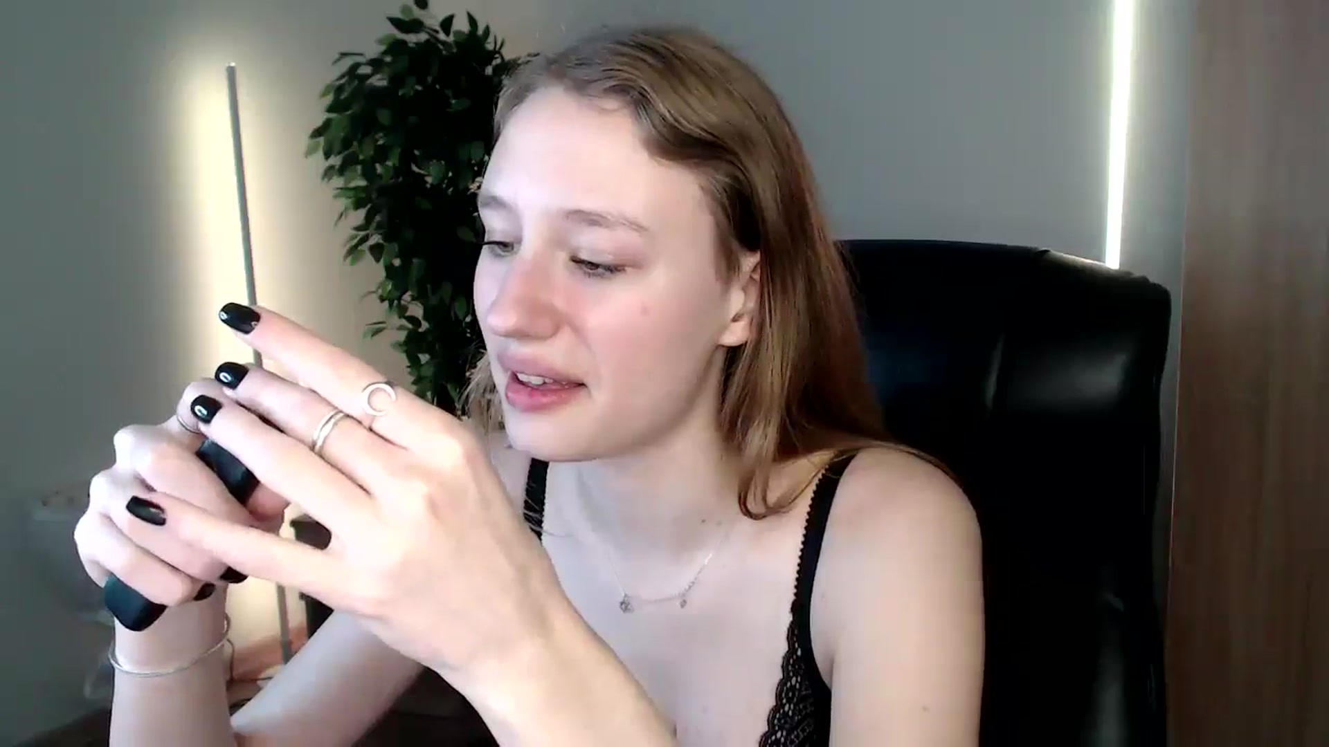 Gallery image thumbnail from HaleyVixen's myfreecams stream on, 12/20/2024, 13:54 image 19 of 20