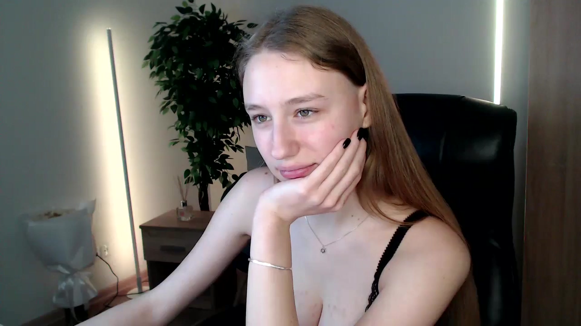 Gallery image thumbnail from HaleyVixen's myfreecams stream on, 12/21/2024, 12:27 image 20 of 20