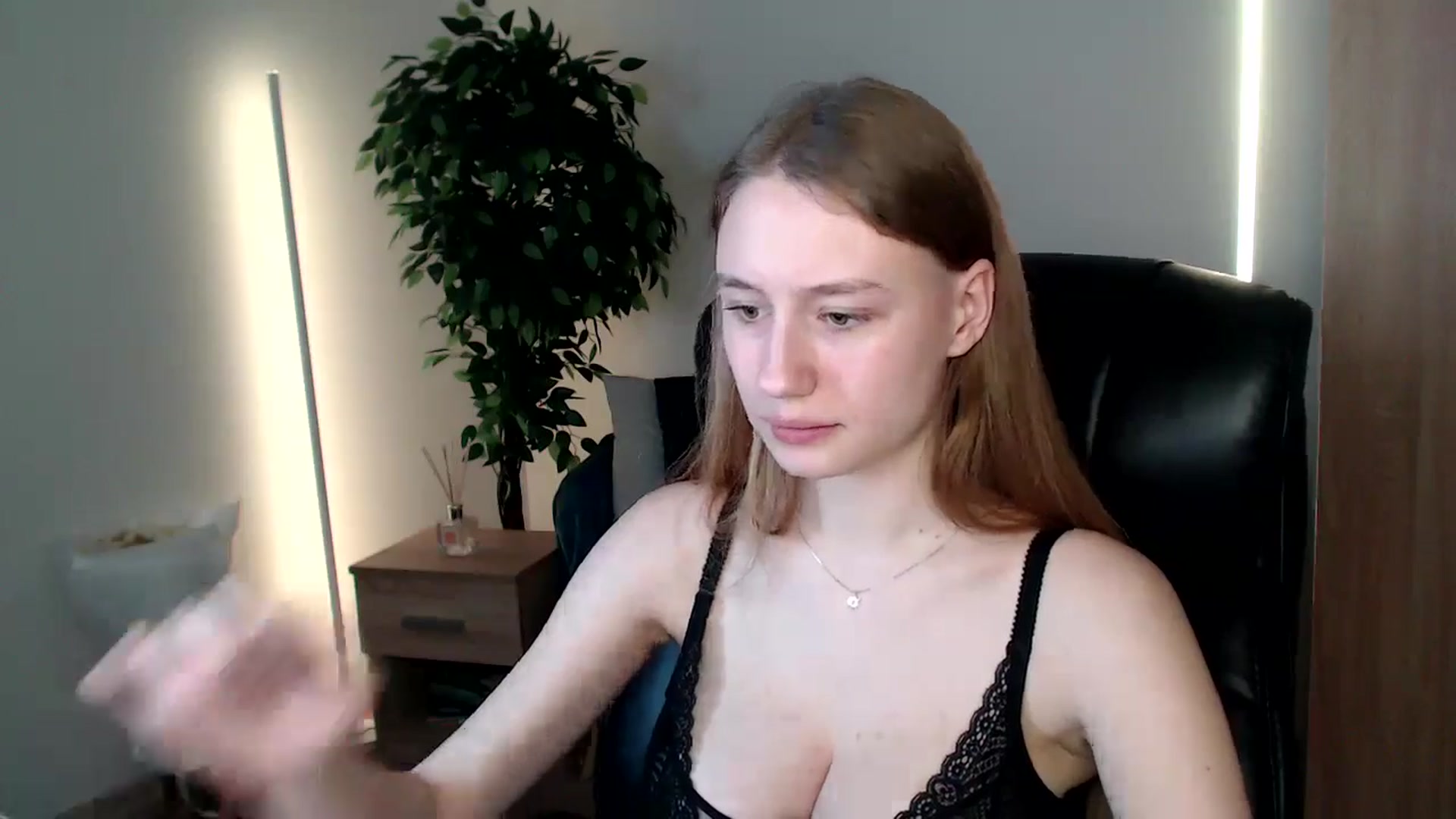 Gallery image thumbnail from HaleyVixen's myfreecams stream on, 12/21/2024, 12:27 image 15 of 20