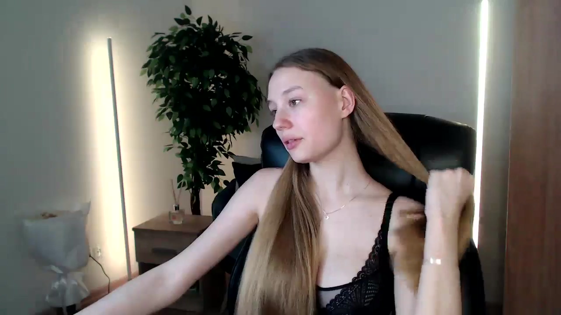 Gallery image thumbnail from HaleyVixen's myfreecams stream on, 12/21/2024, 13:22 image 16 of 20