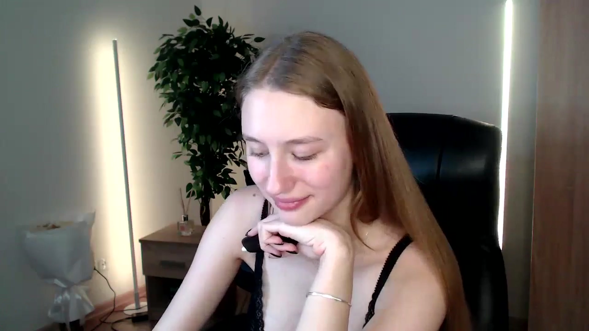 Gallery image thumbnail from HaleyVixen's myfreecams stream on, 12/21/2024, 13:22 image 20 of 20