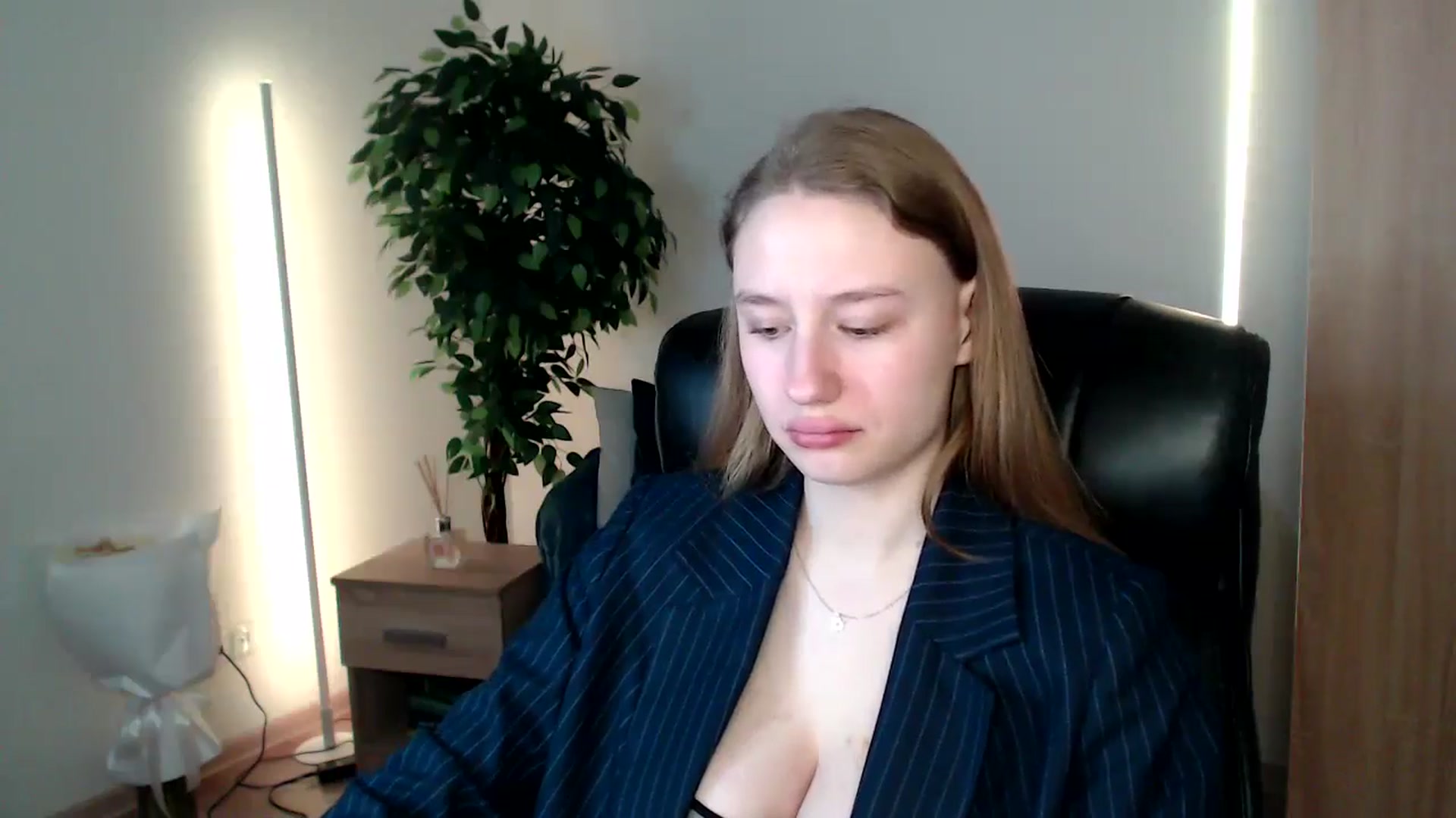 Gallery image thumbnail from HaleyVixen's myfreecams stream on, 12/22/2024, 10:20 image 5 of 20