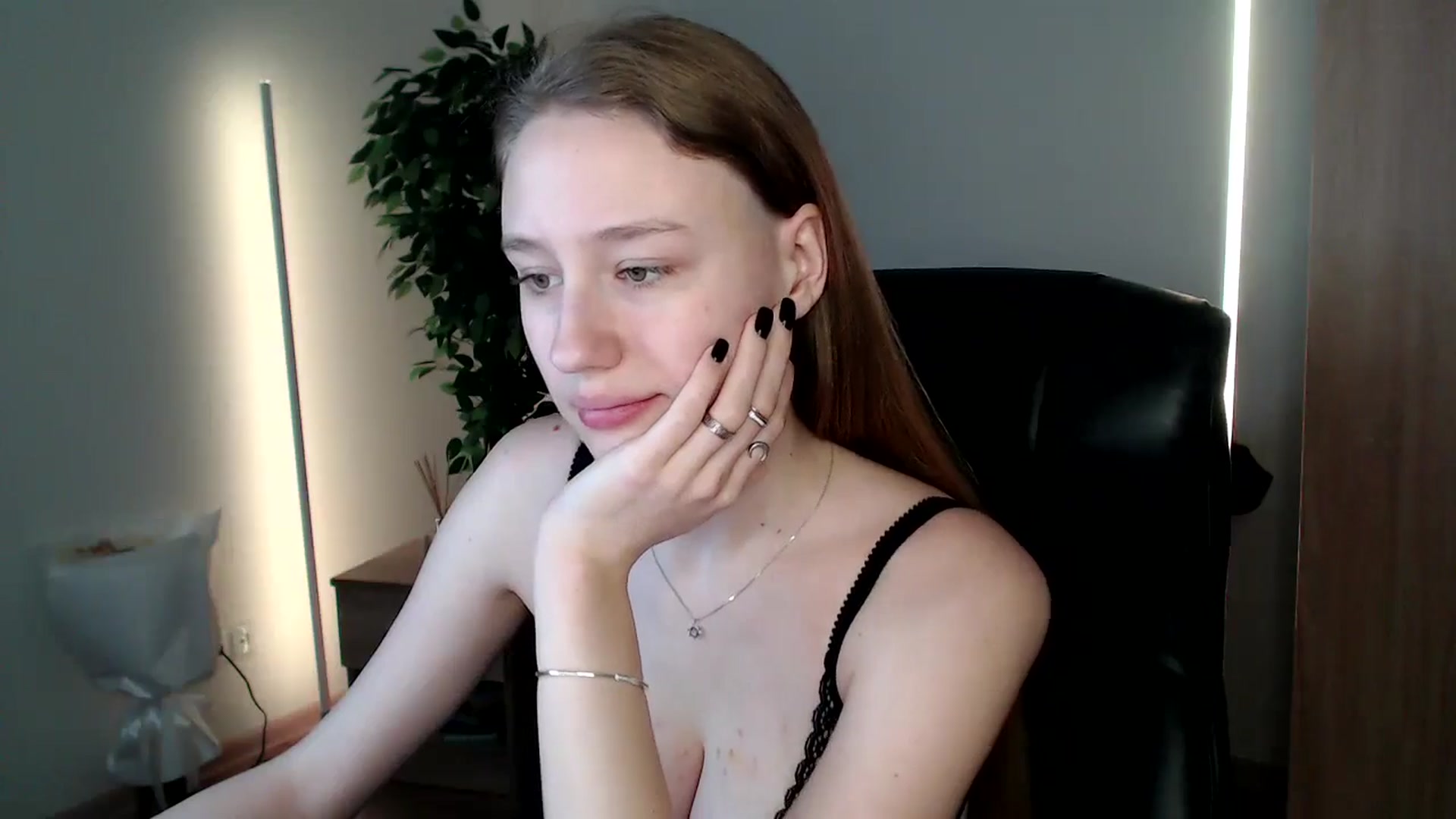 Gallery image thumbnail from HaleyVixen's myfreecams stream on, 12/22/2024, 10:20 image 9 of 20