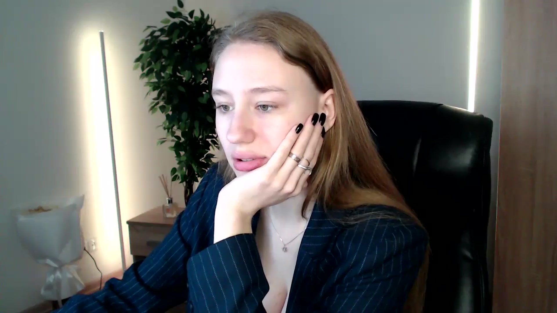Gallery image thumbnail from HaleyVixen's myfreecams stream on, 12/22/2024, 10:20 image 2 of 20