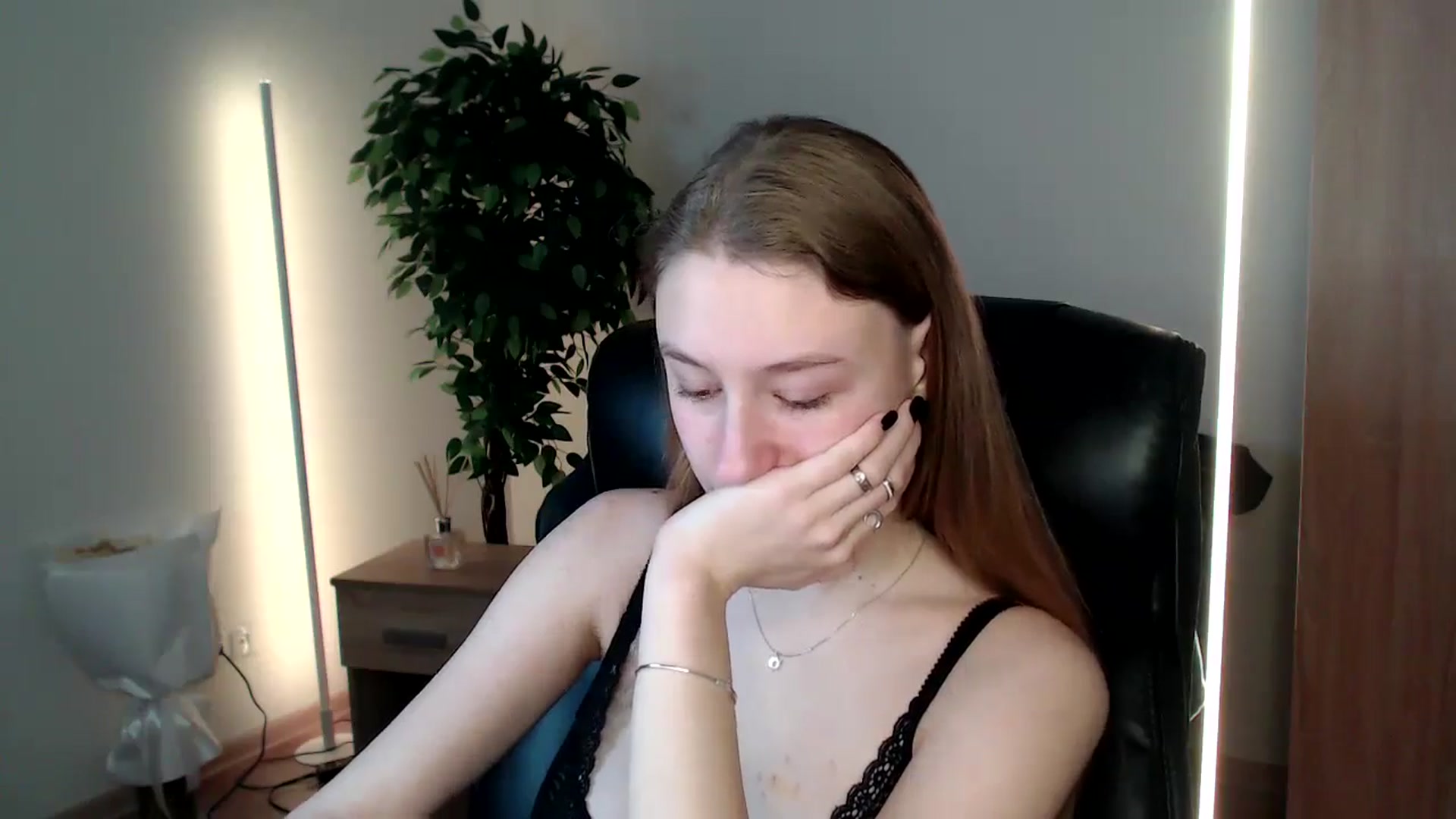 Gallery image thumbnail from HaleyVixen's myfreecams stream on, 12/22/2024, 10:20 image 8 of 20