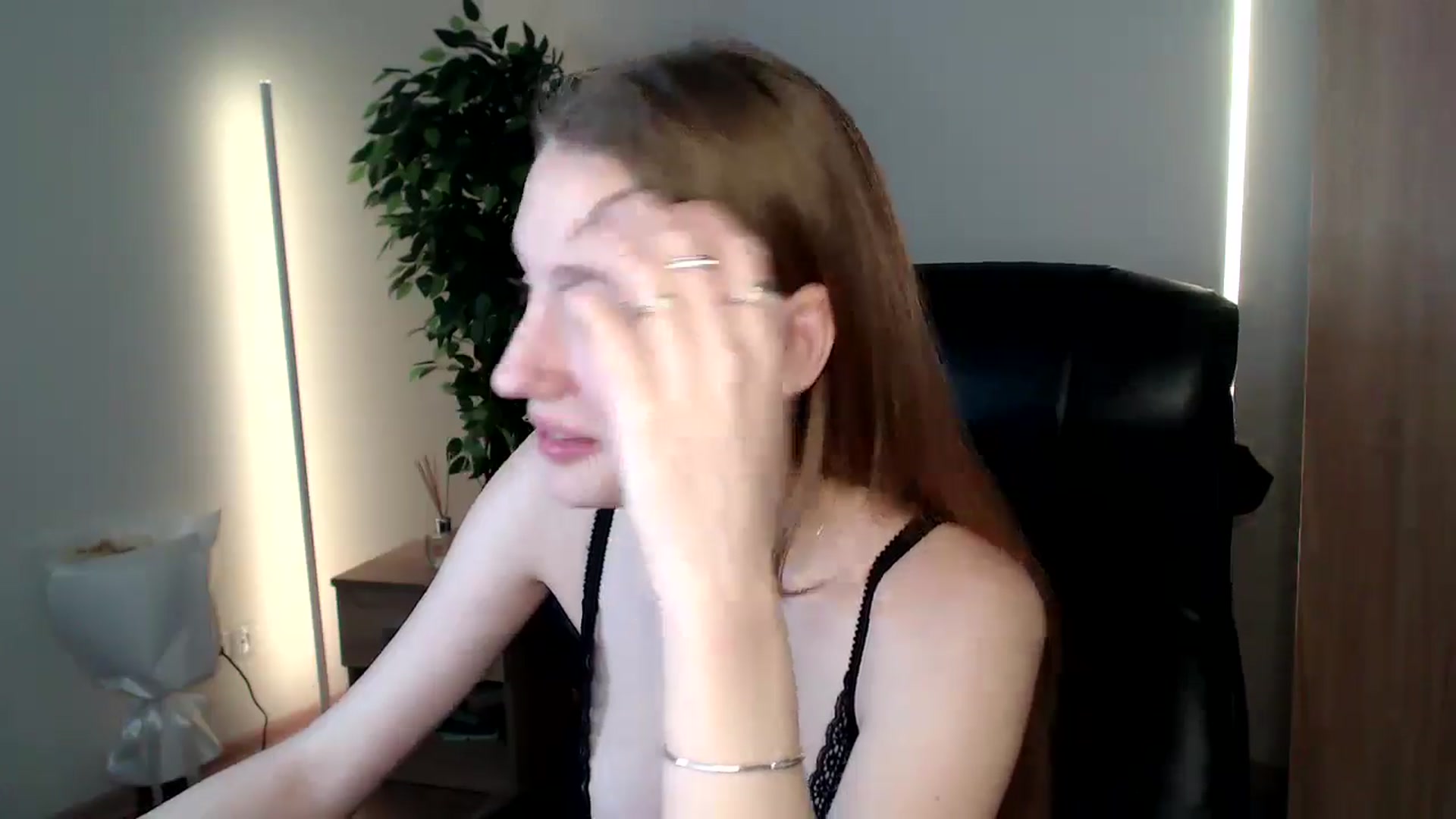Gallery image thumbnail from HaleyVixen's myfreecams stream on, 12/22/2024, 10:20 image 18 of 20