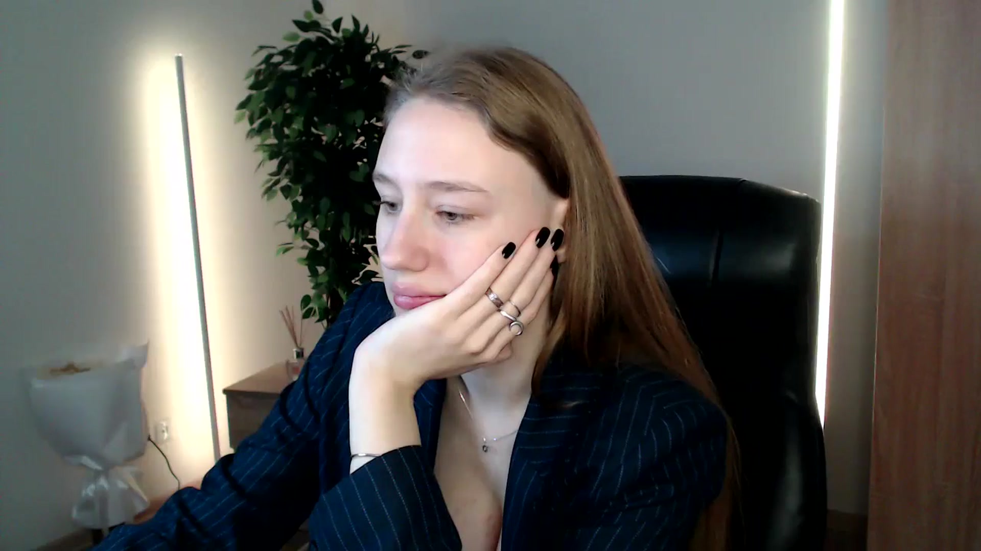 Gallery image thumbnail from HaleyVixen's myfreecams stream on, 12/22/2024, 10:20 image 4 of 20