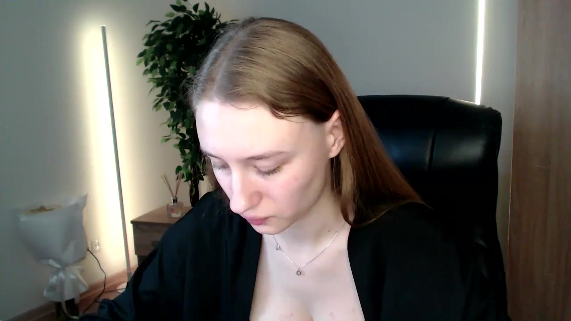 Gallery image thumbnail from HaleyVixen's myfreecams stream on, 12/22/2024, 11:52 image 19 of 20