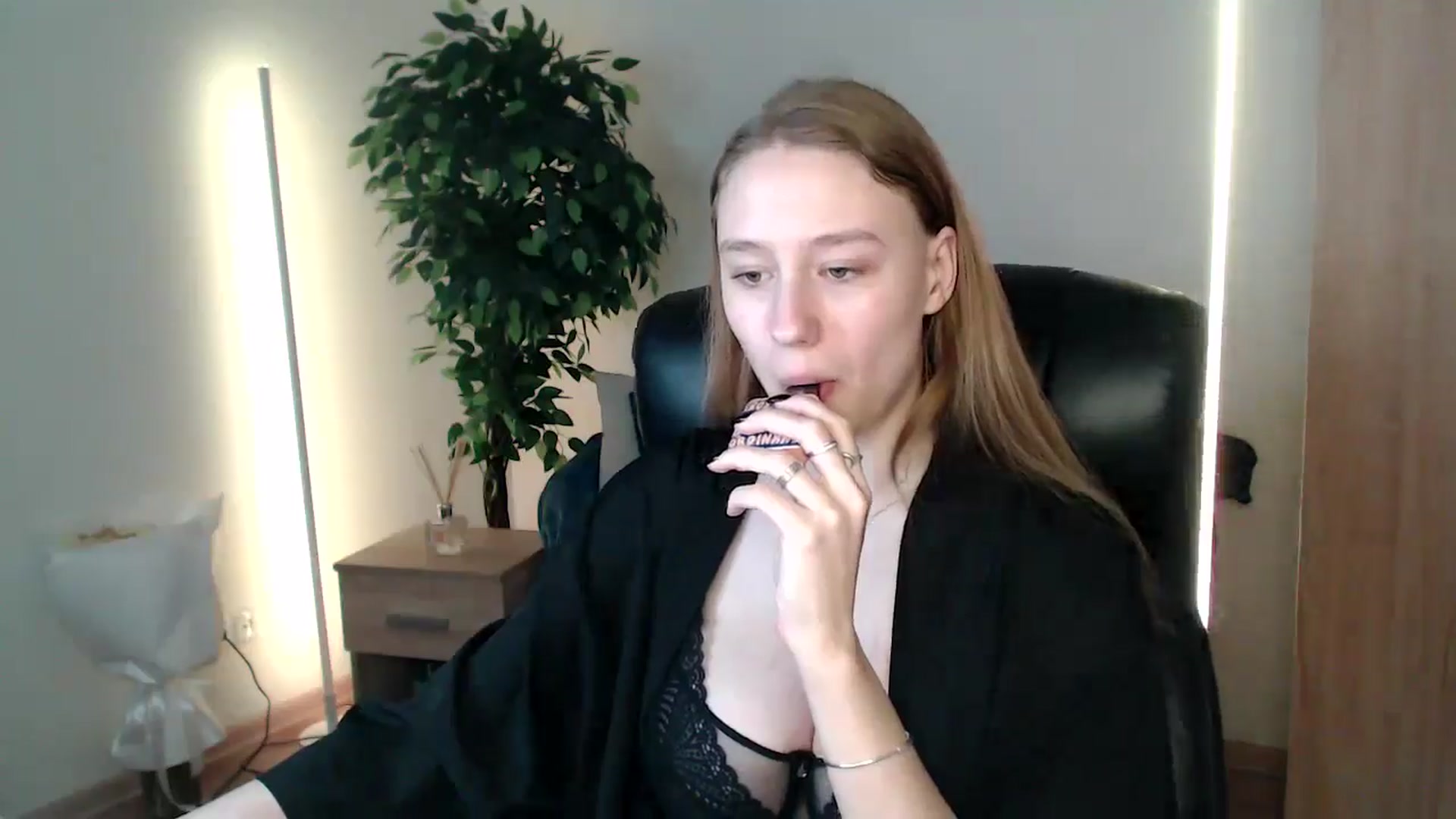 Gallery image thumbnail from HaleyVixen's myfreecams stream on, 12/22/2024, 11:52 image 7 of 20