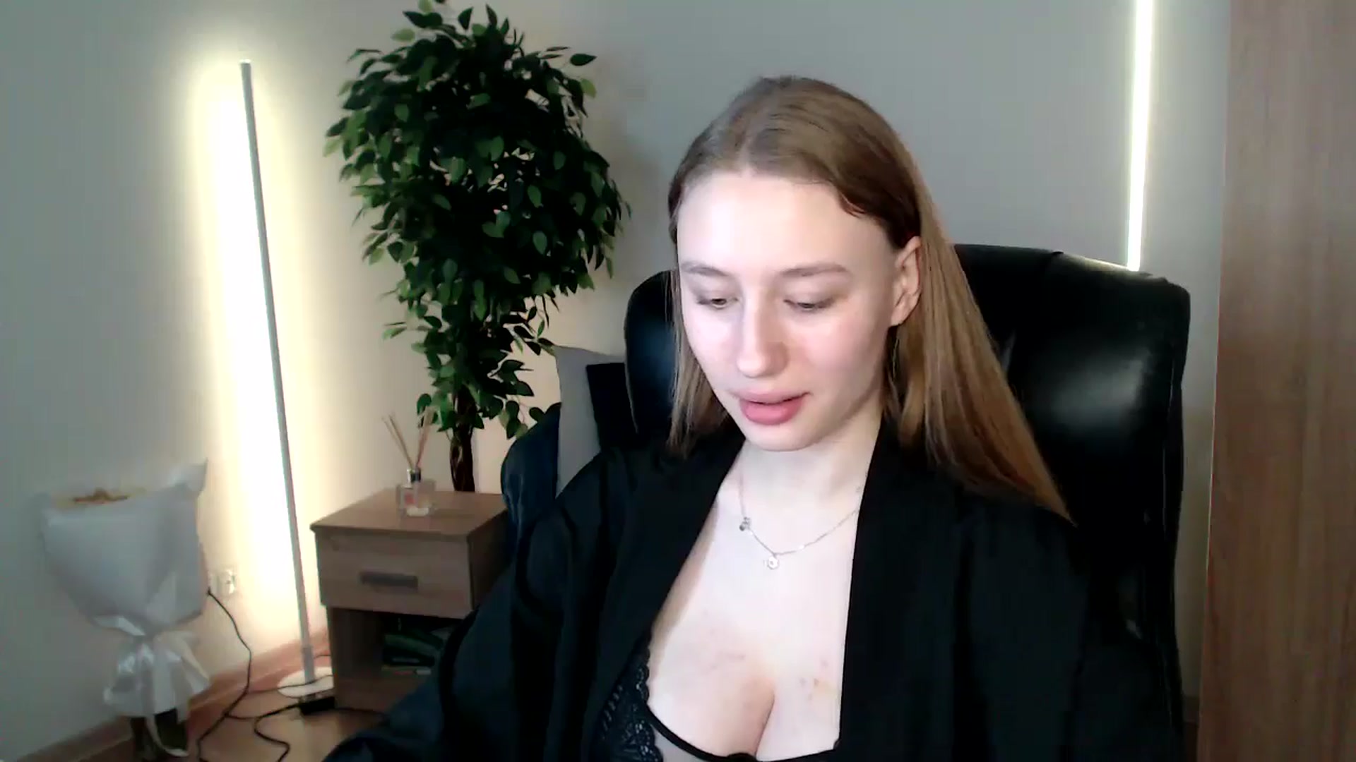 Gallery image thumbnail from HaleyVixen's myfreecams stream on, 12/22/2024, 11:52 image 9 of 20