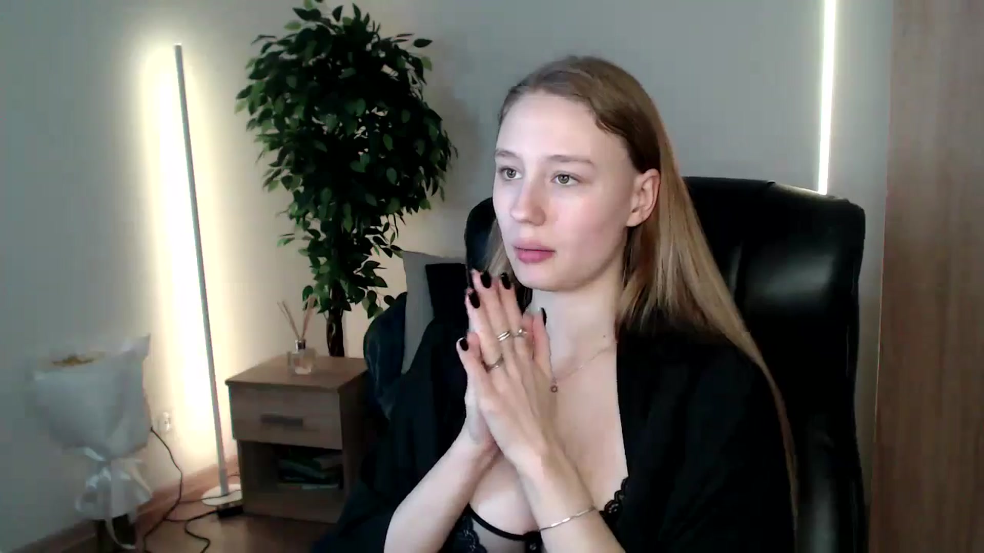 Gallery image thumbnail from HaleyVixen's myfreecams stream on, 12/22/2024, 11:52 image 18 of 20