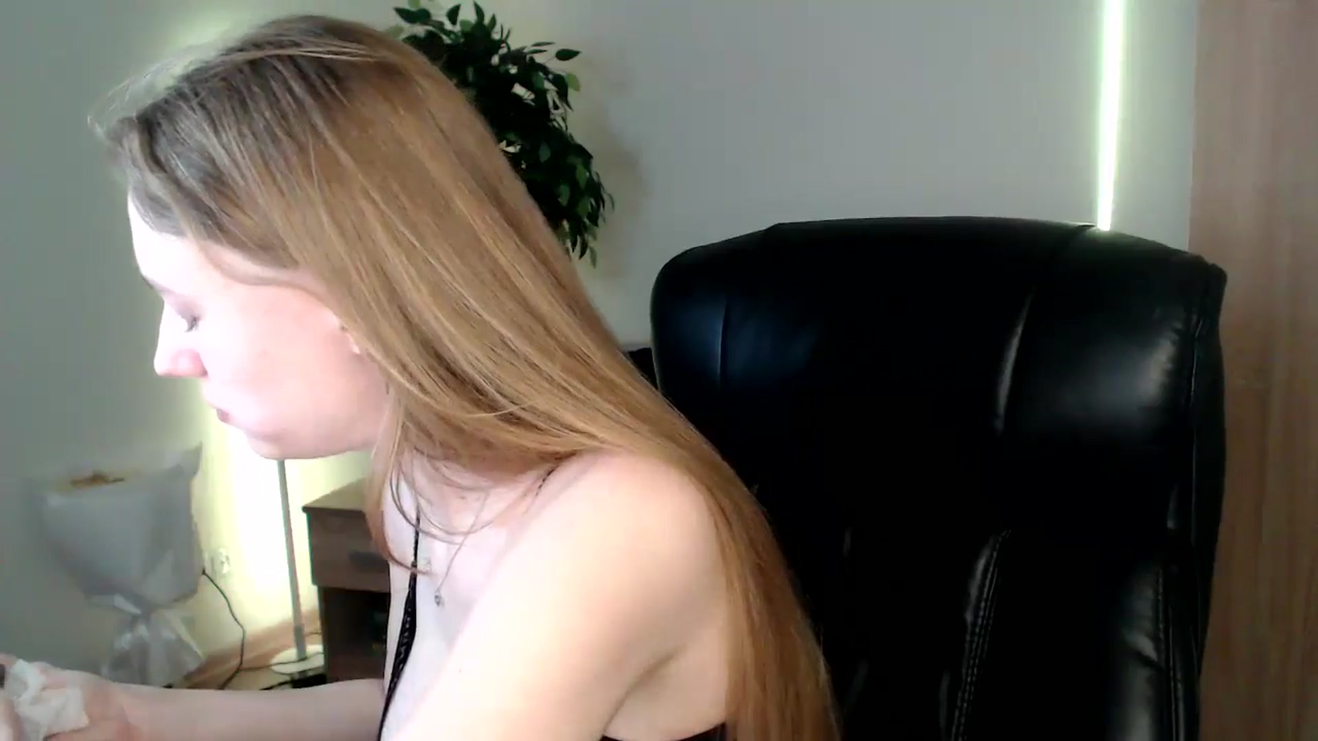 Gallery image thumbnail from HaleyVixen's myfreecams stream on, 12/22/2024, 12:30 image 8 of 20
