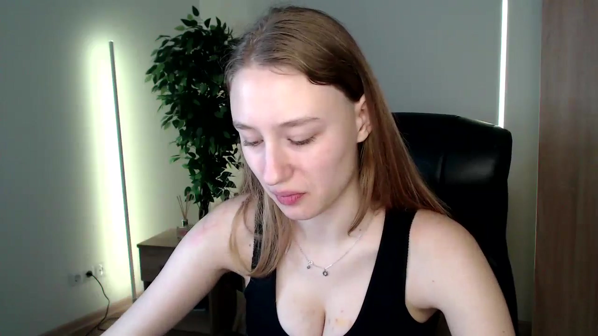Gallery image thumbnail from HaleyVixen's myfreecams stream on, 12/23/2024, 09:51 image 10 of 20