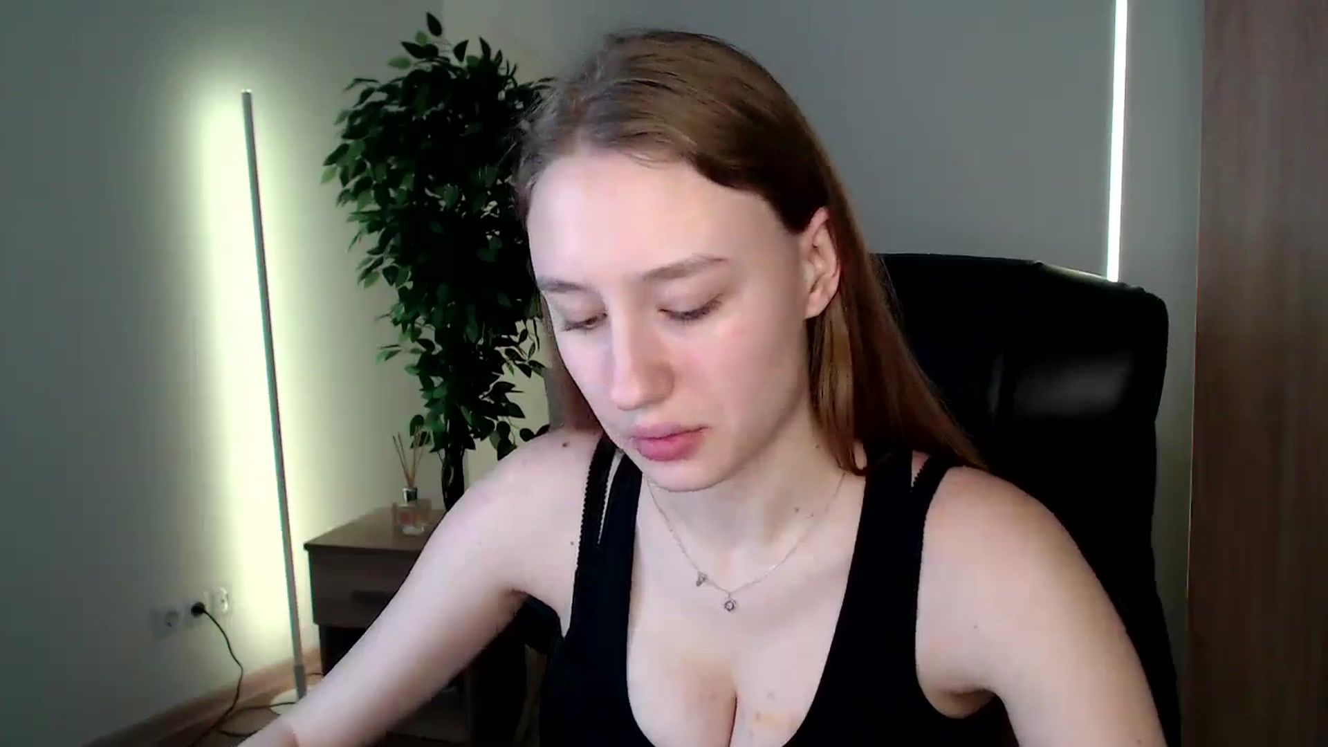 Gallery image thumbnail from HaleyVixen's myfreecams stream on, 12/23/2024, 09:51 image 15 of 20
