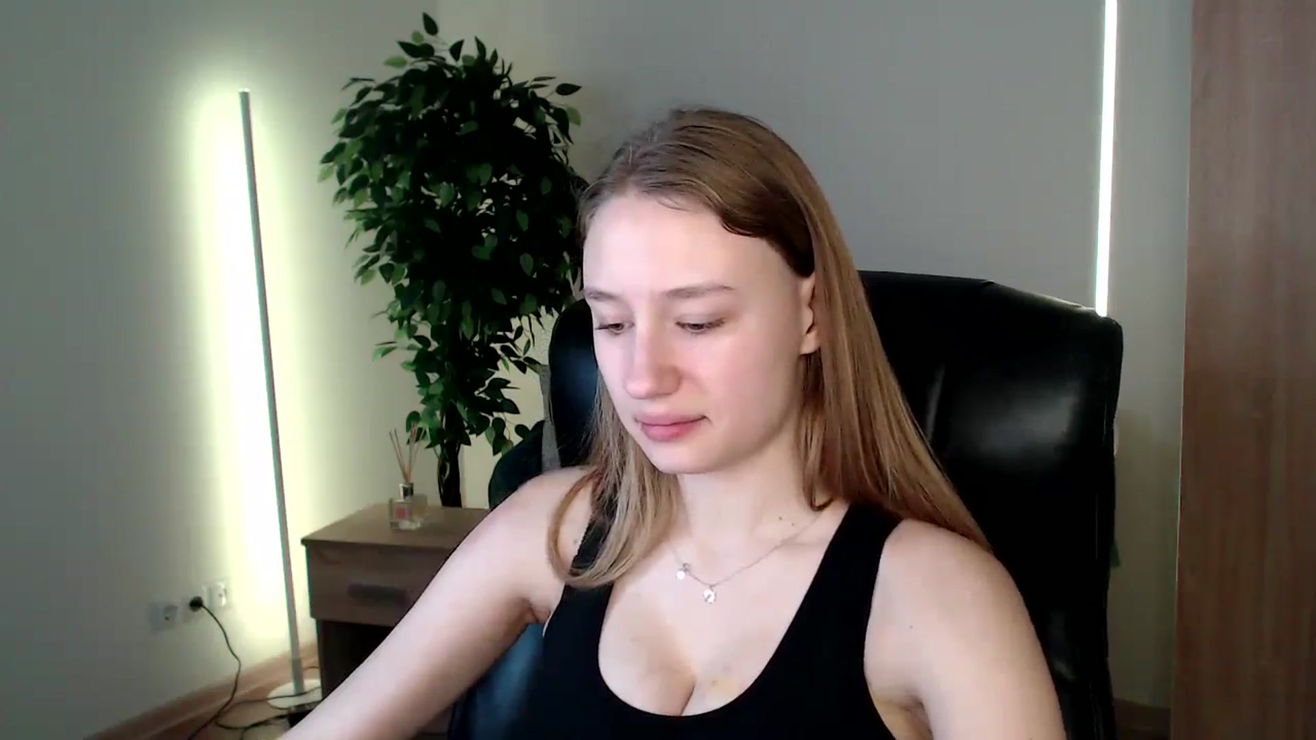 Gallery image thumbnail from HaleyVixen's myfreecams stream on, 12/23/2024, 09:51 image 9 of 20