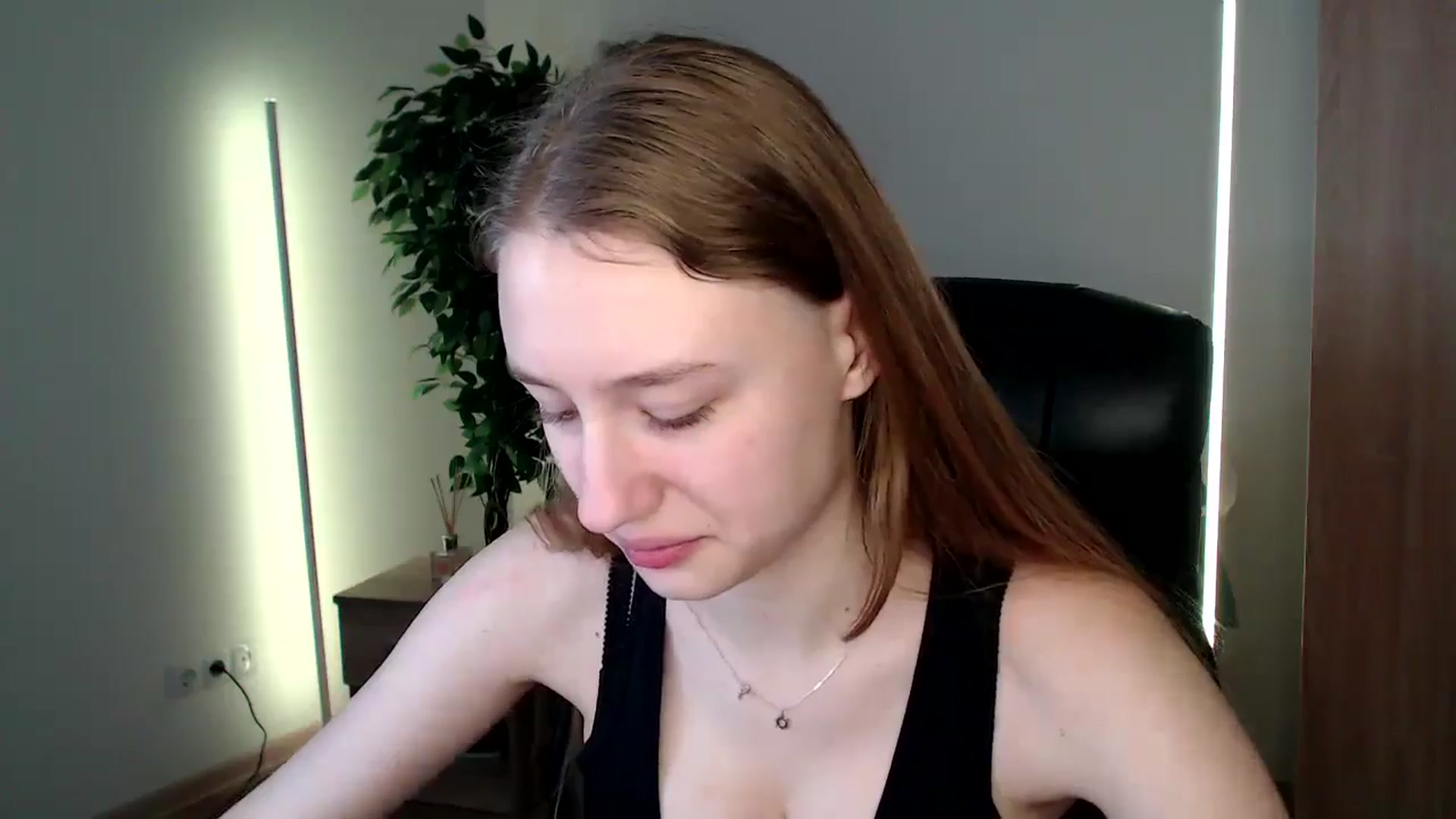 Gallery image thumbnail from HaleyVixen's myfreecams stream on, 12/23/2024, 09:51 image 14 of 20