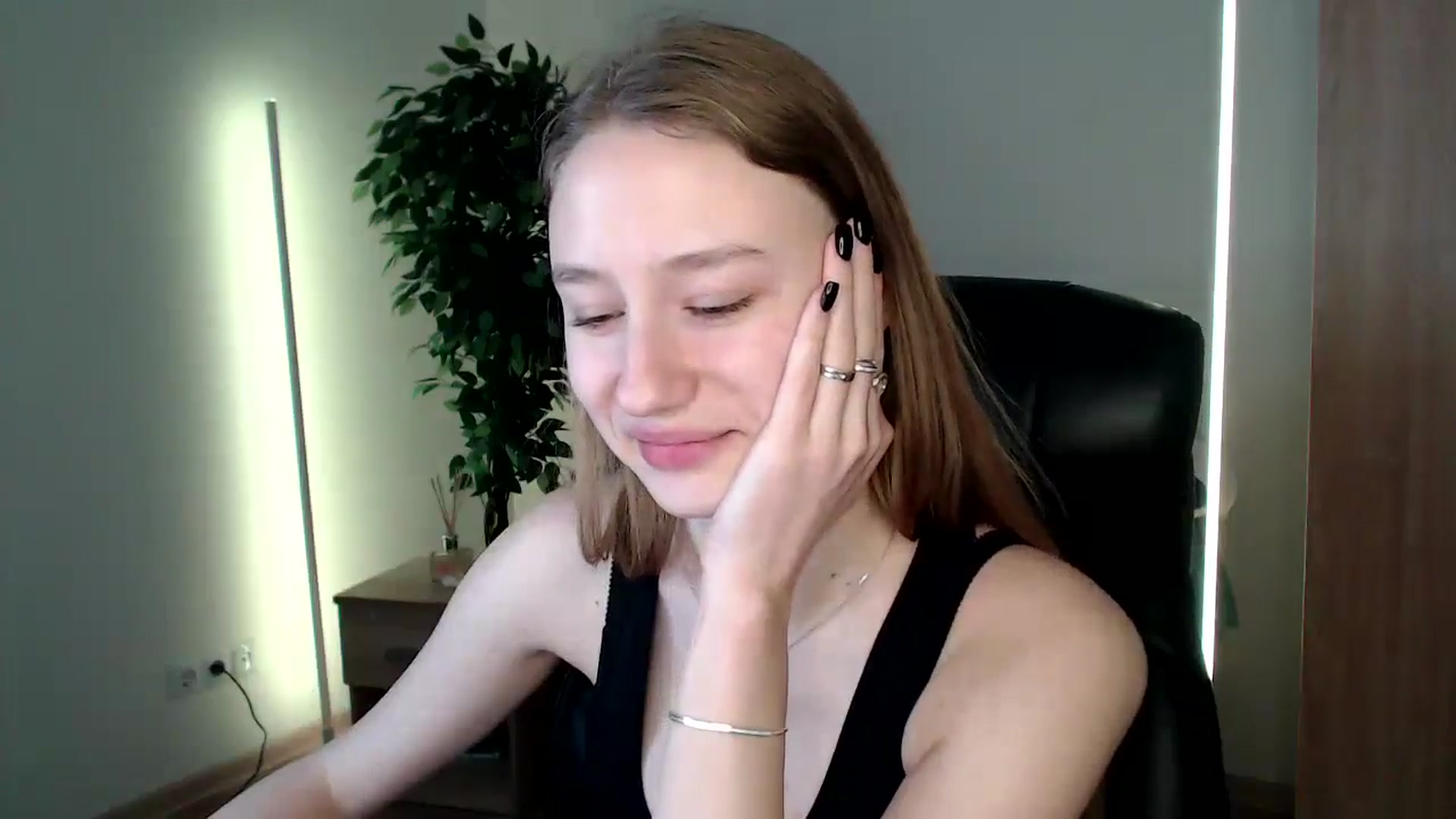 Gallery image thumbnail from HaleyVixen's myfreecams stream on, 12/23/2024, 09:51 image 2 of 20
