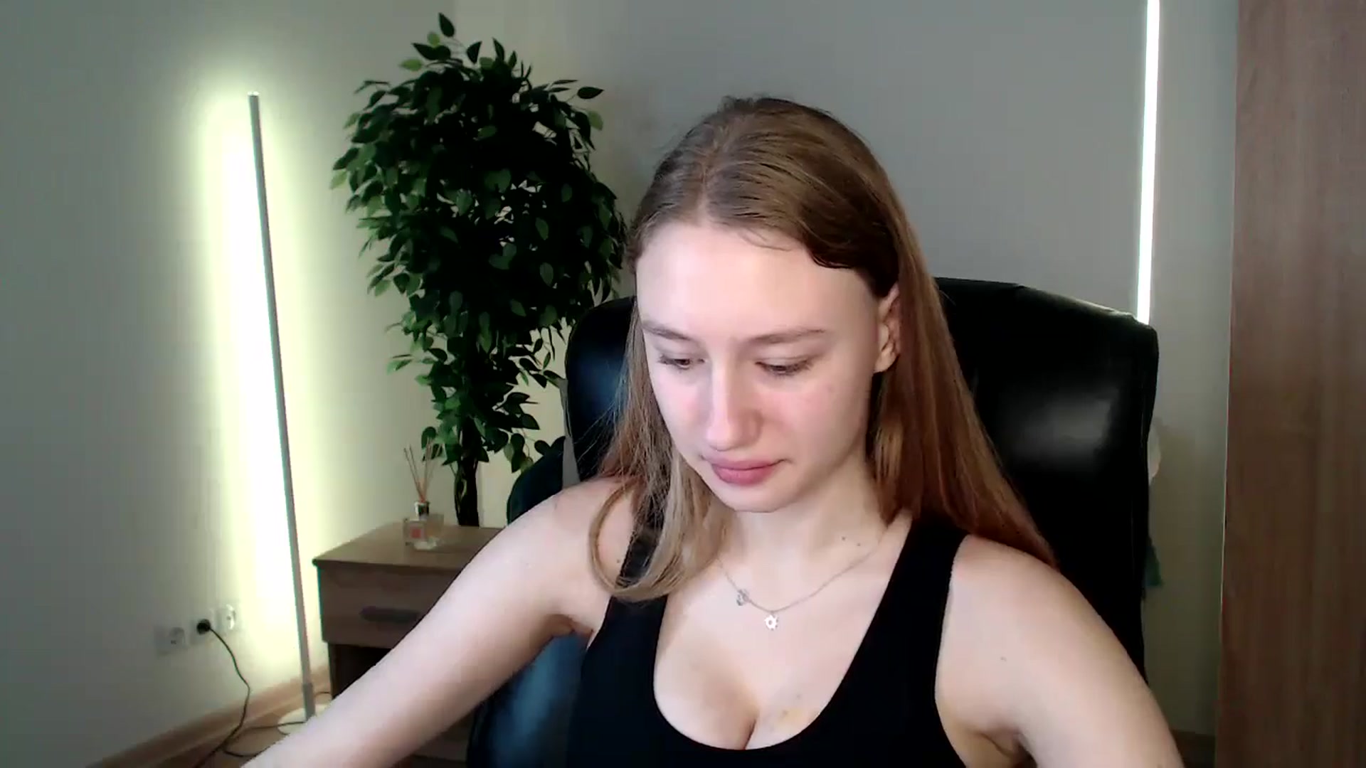 Gallery image thumbnail from HaleyVixen's myfreecams stream on, 12/23/2024, 09:51 image 5 of 20