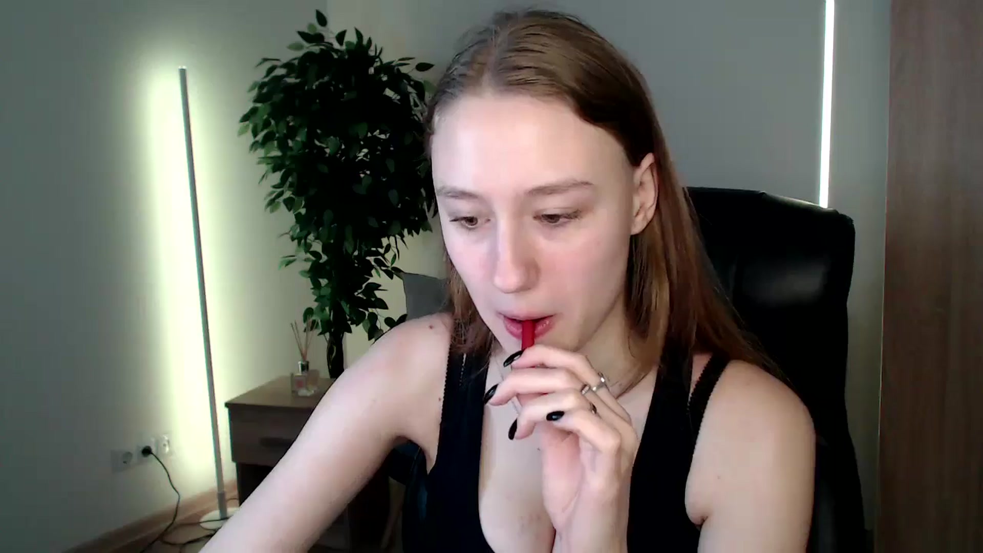 Gallery image thumbnail from HaleyVixen's myfreecams stream on, 12/23/2024, 09:51 image 18 of 20