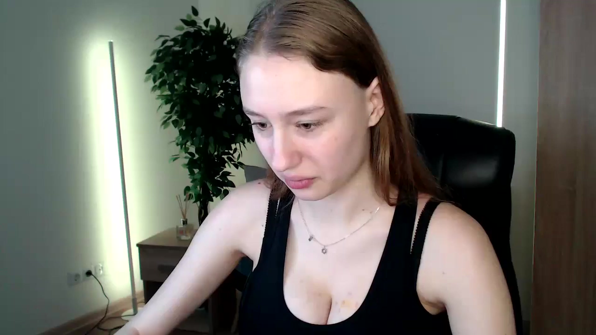 Gallery image thumbnail from HaleyVixen's myfreecams stream on, 12/23/2024, 09:51 image 19 of 20