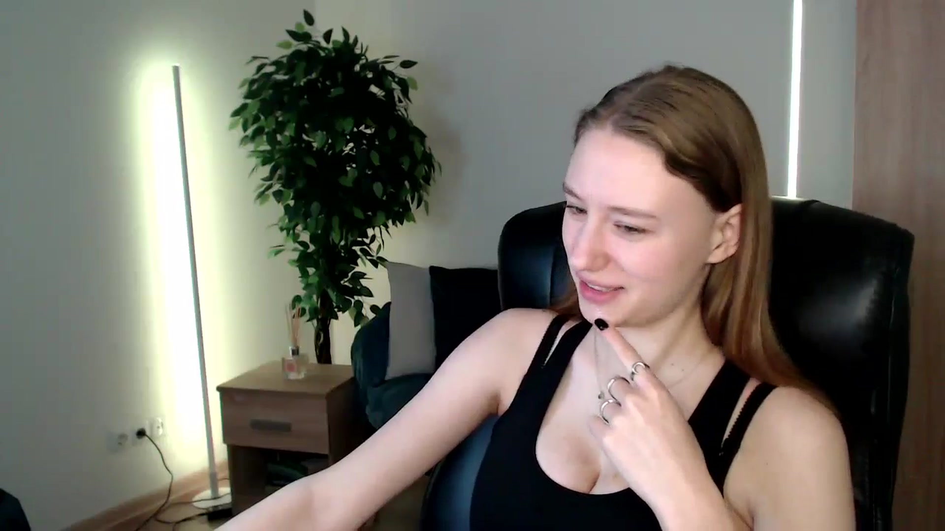 Gallery image thumbnail from HaleyVixen's myfreecams stream on, 12/23/2024, 10:12 image 13 of 20