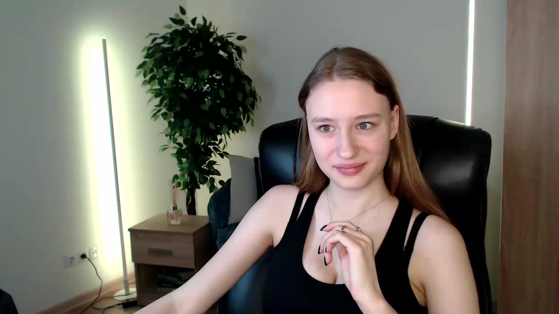 Gallery image thumbnail from HaleyVixen's myfreecams stream on, 12/23/2024, 10:12 image 15 of 20