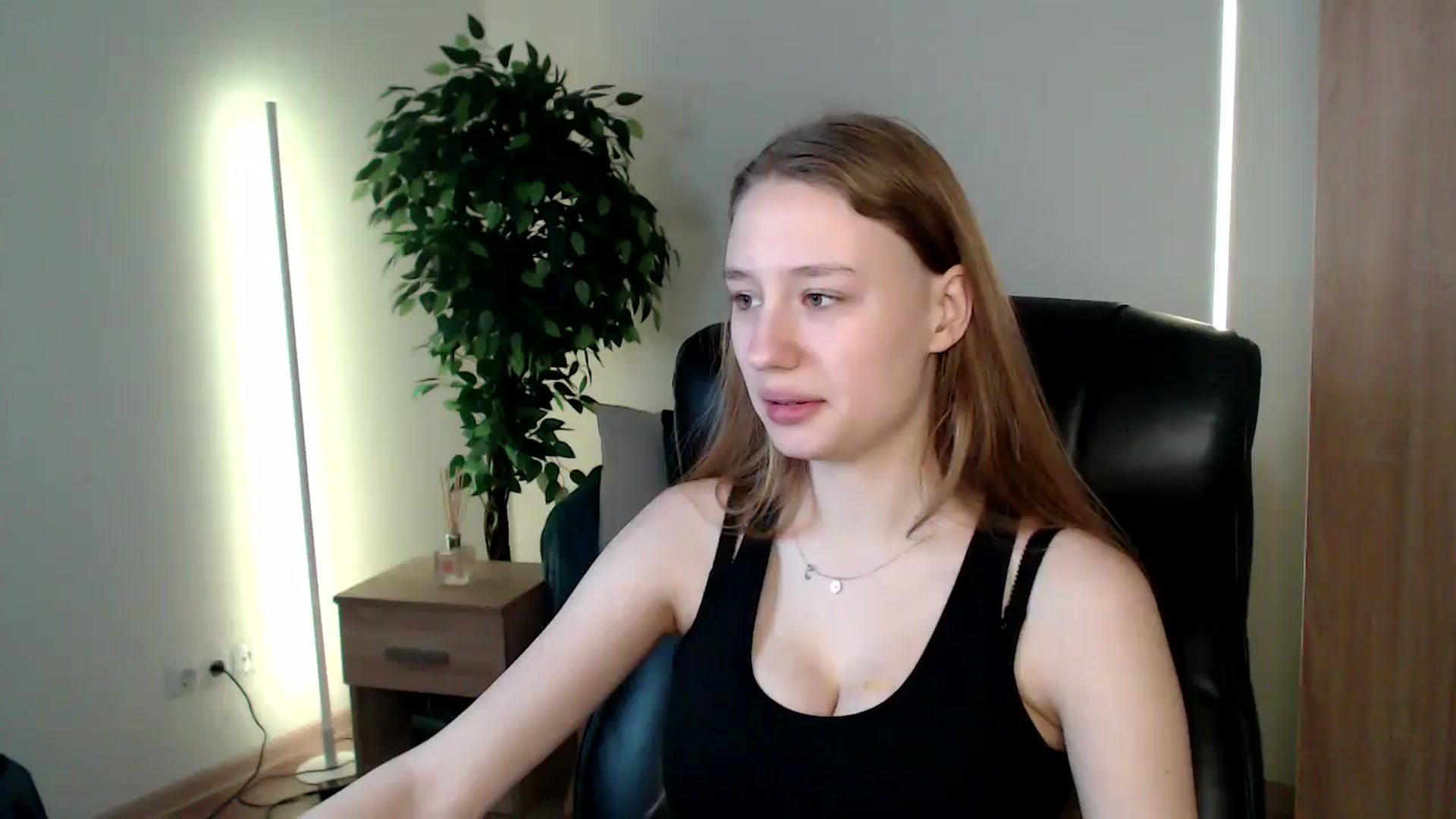 Gallery image thumbnail from HaleyVixen's myfreecams stream on, 12/23/2024, 10:12 image 7 of 20