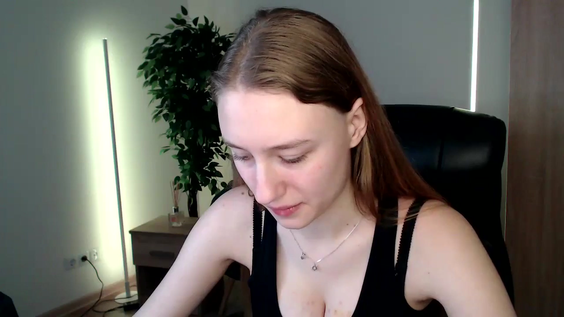 Gallery image thumbnail from HaleyVixen's myfreecams stream on, 12/23/2024, 10:12 image 18 of 20