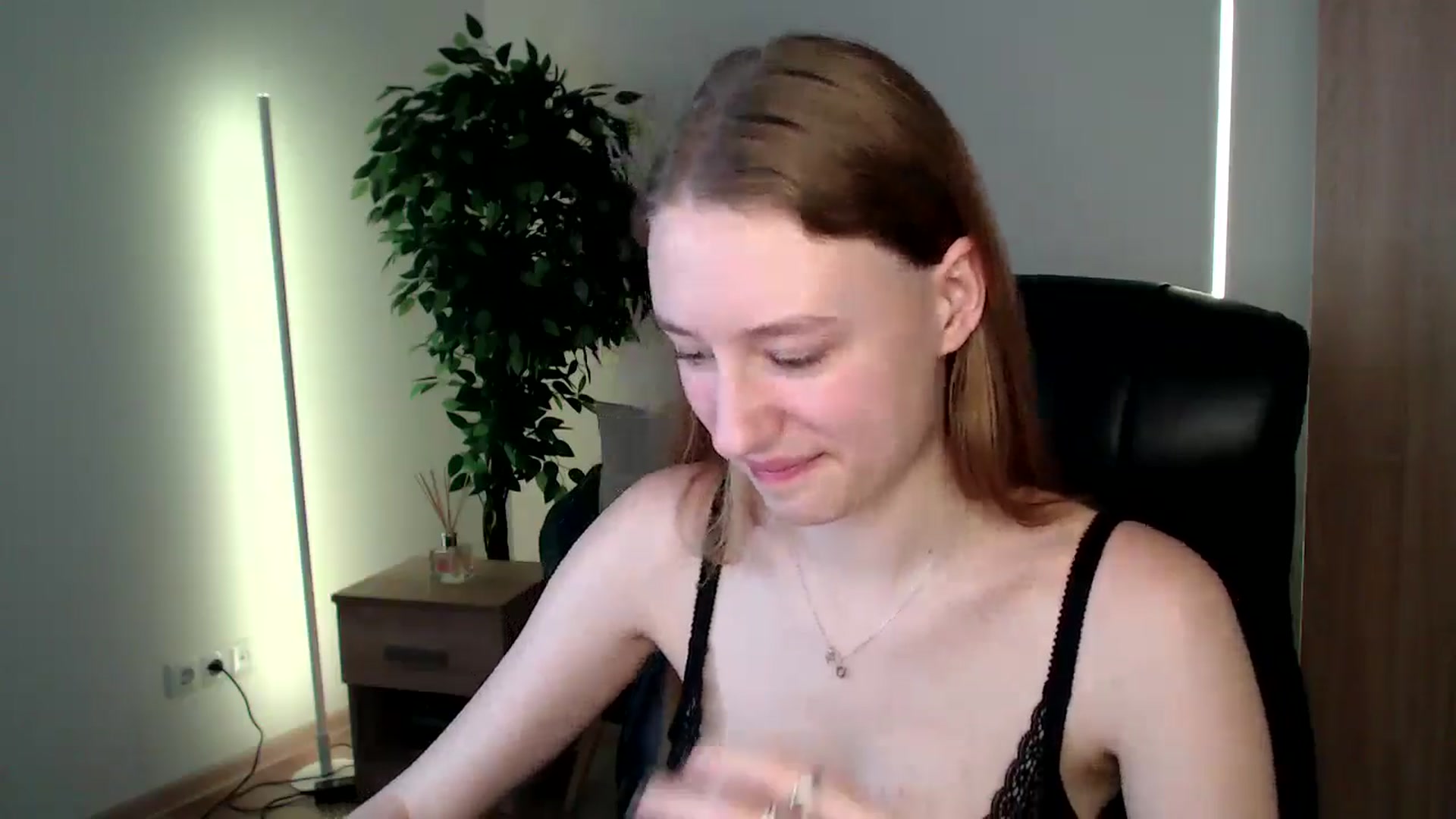 Gallery image thumbnail from HaleyVixen's myfreecams stream on, 12/23/2024, 12:37 image 11 of 20