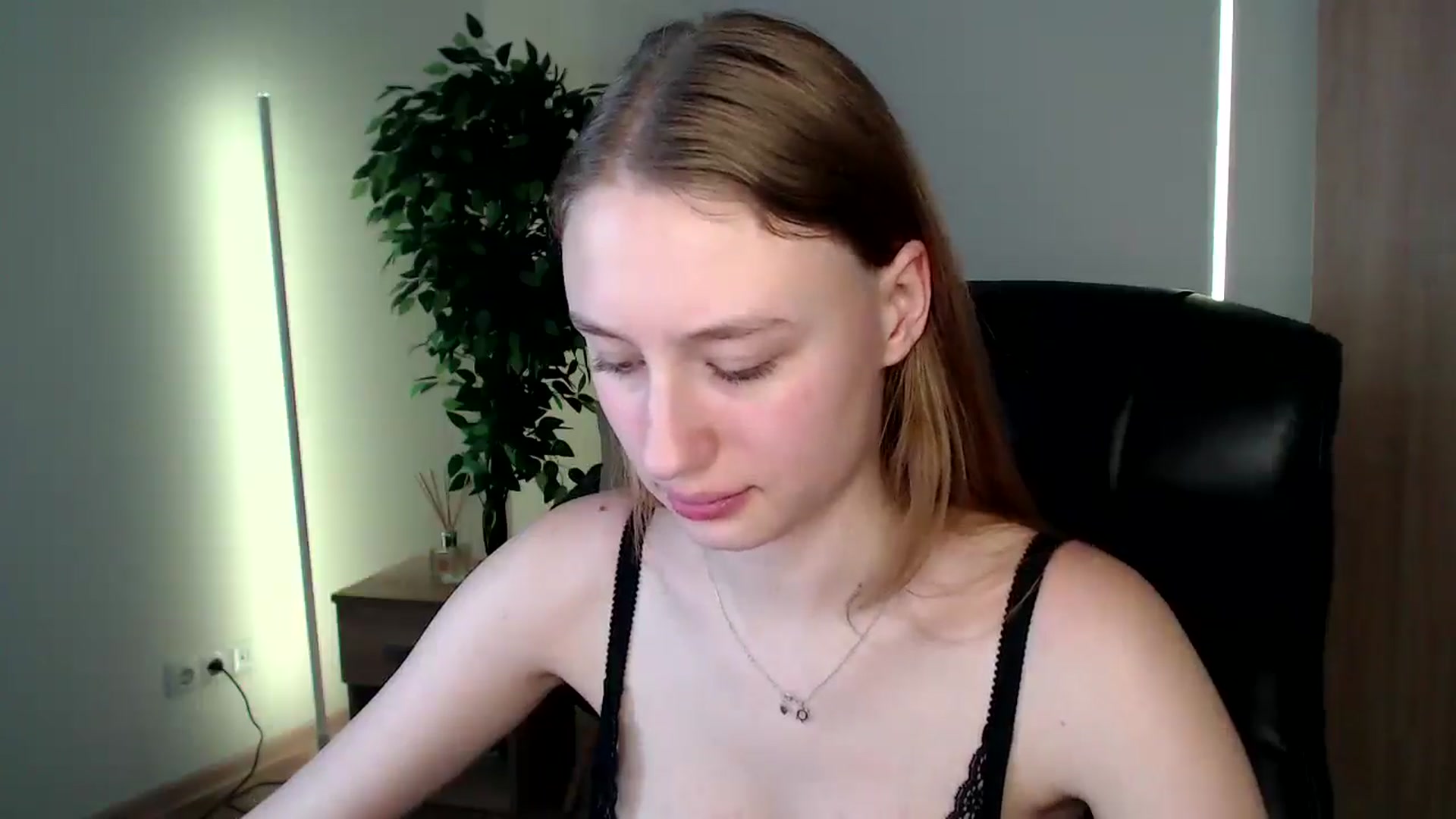 Gallery image thumbnail from HaleyVixen's myfreecams stream on, 12/23/2024, 12:37 image 19 of 20