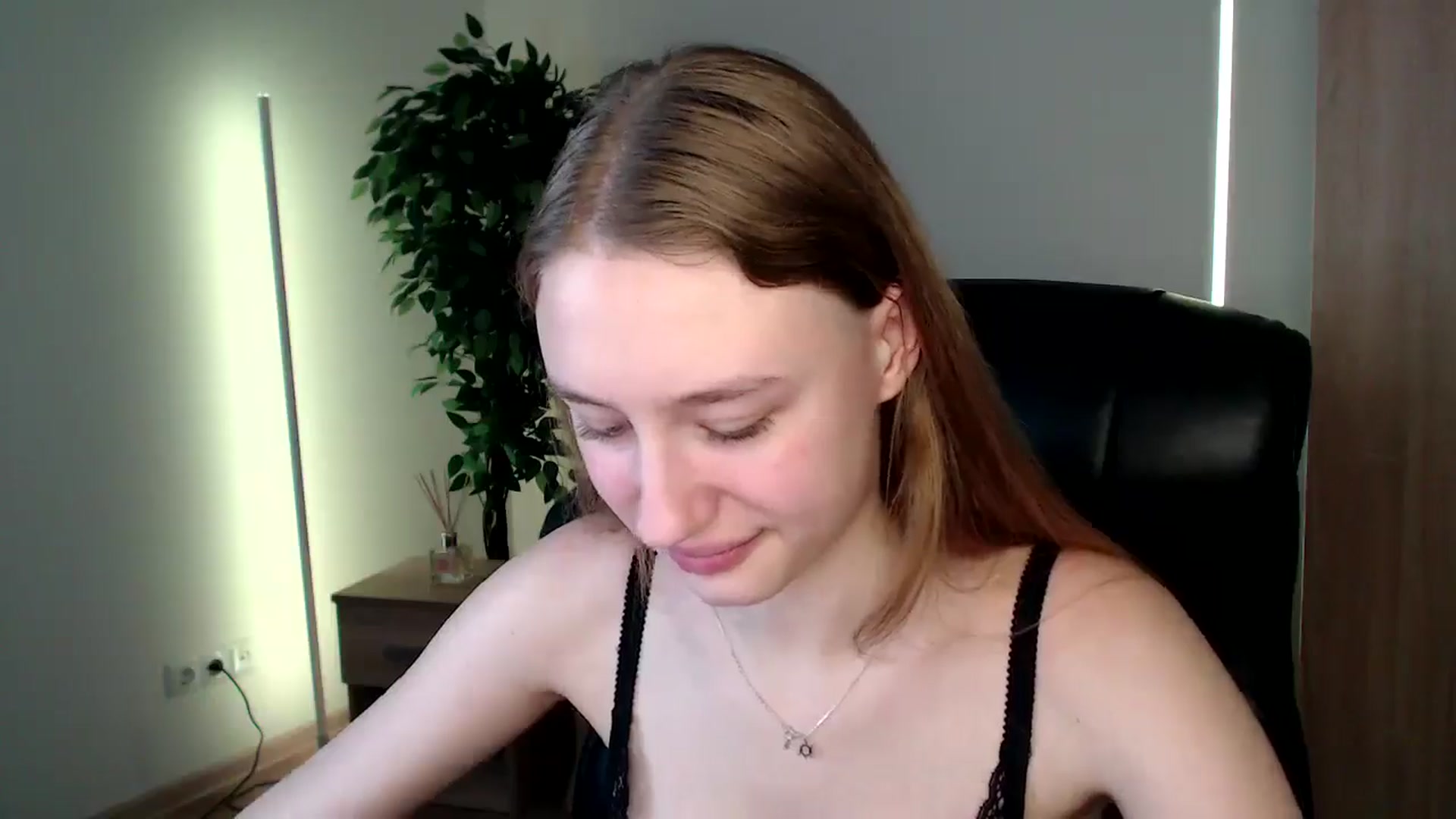 Gallery image thumbnail from HaleyVixen's myfreecams stream on, 12/23/2024, 12:37 image 16 of 20