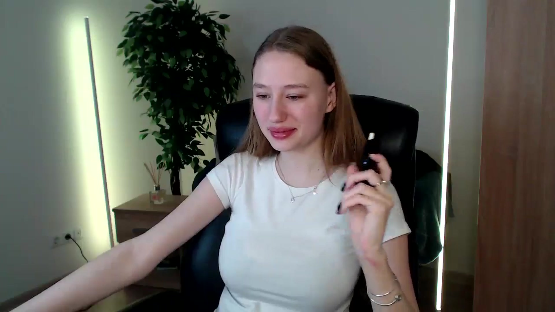Gallery image thumbnail from HaleyVixen's myfreecams stream on, 12/24/2024, 11:41 image 14 of 20