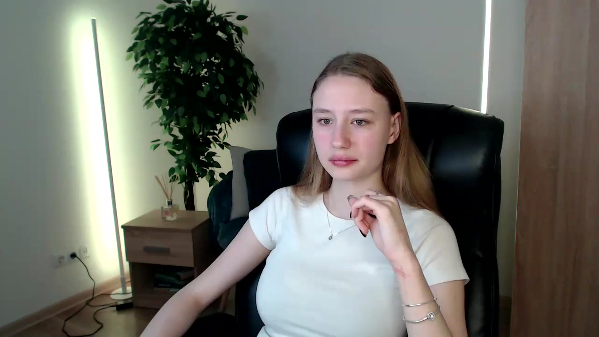 Gallery image thumbnail from HaleyVixen's myfreecams stream on, 12/24/2024, 11:41 image 4 of 20