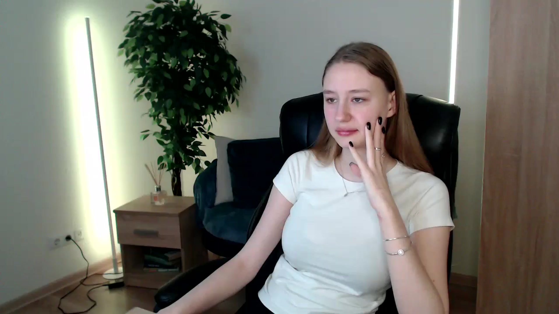 Gallery image thumbnail from HaleyVixen's myfreecams stream on, 12/24/2024, 11:41 image 3 of 20