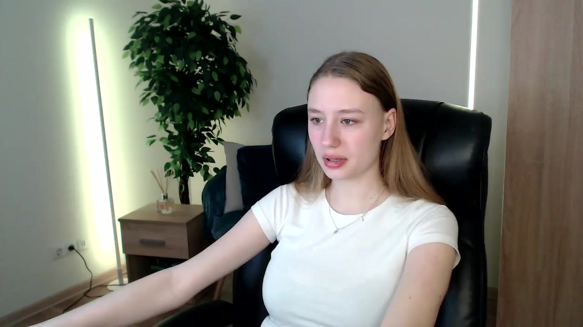Gallery image thumbnail from HaleyVixen's myfreecams stream on, 12/24/2024, 11:41 image 5 of 20