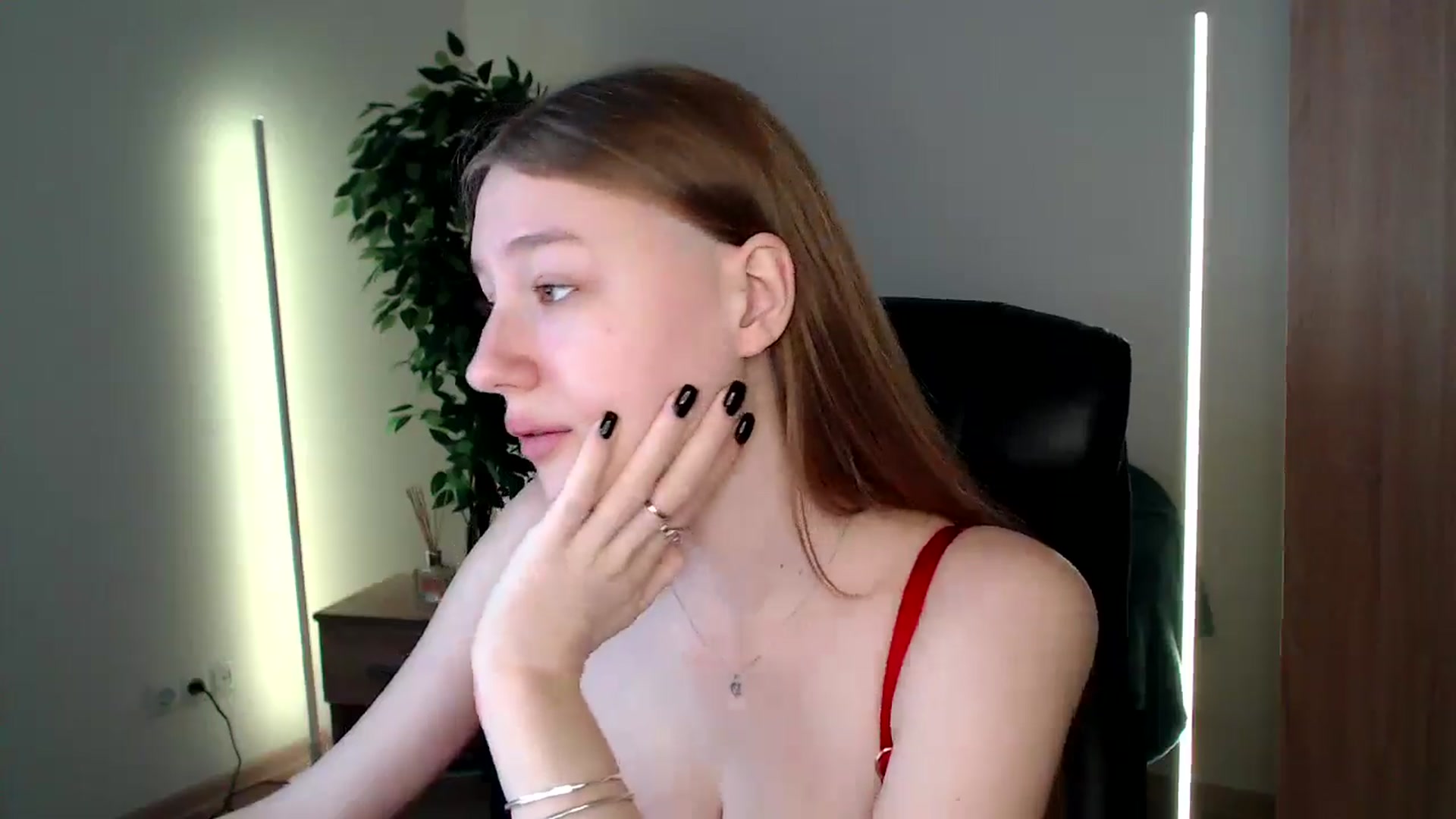 Gallery image thumbnail from HaleyVixen's myfreecams stream on, 12/25/2024, 09:31 image 5 of 20
