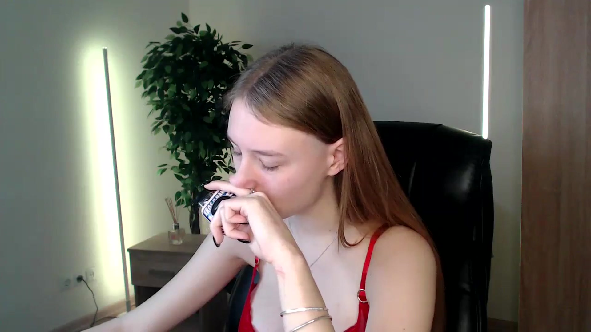 Gallery image thumbnail from HaleyVixen's myfreecams stream on, 12/25/2024, 09:31 image 8 of 20
