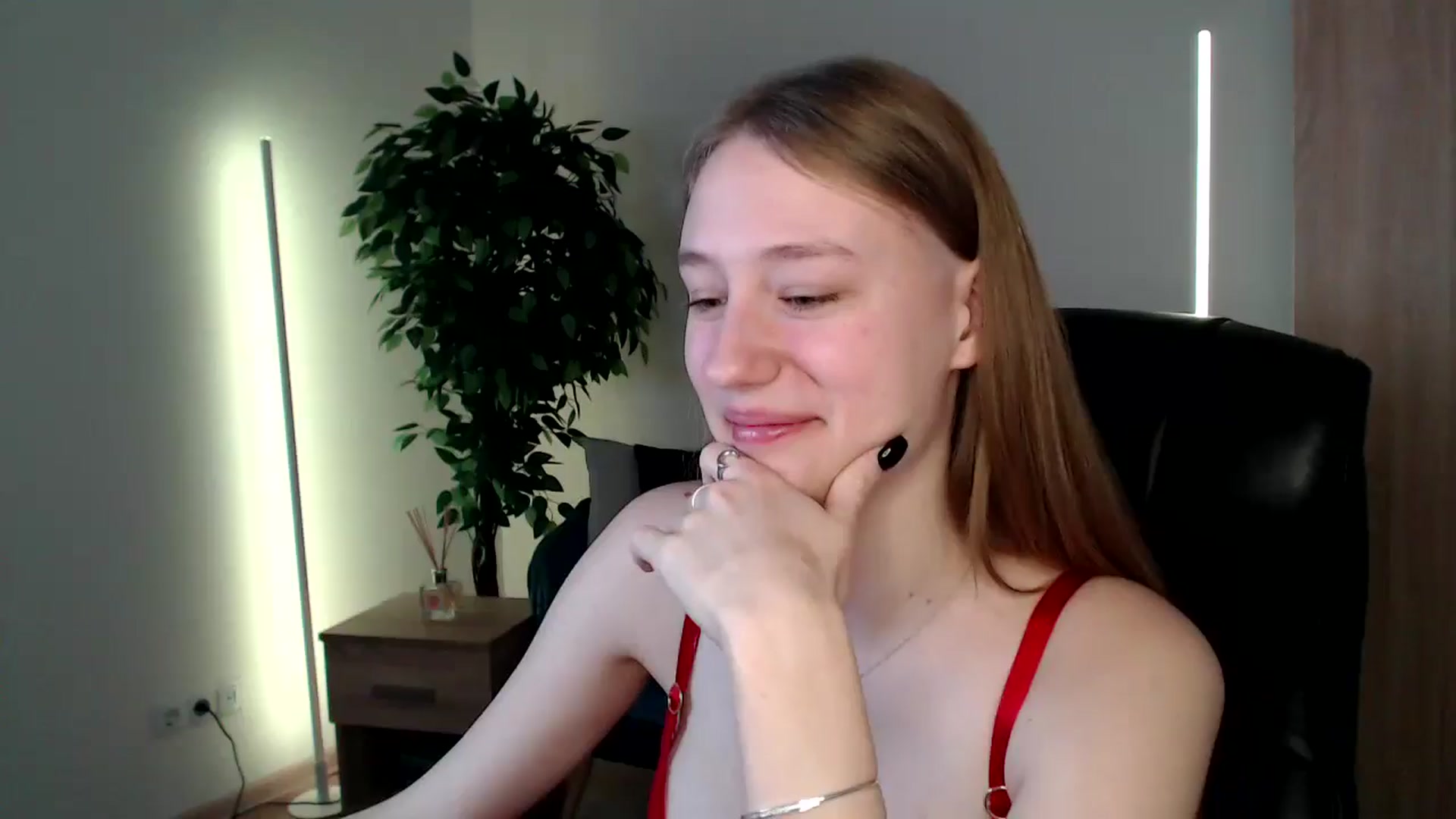 Gallery image thumbnail from HaleyVixen's myfreecams stream on, 12/25/2024, 10:14 image 1 of 20