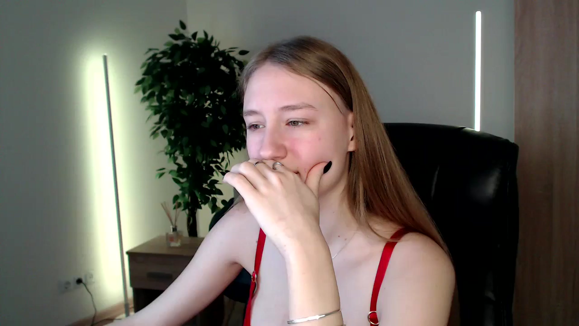 Gallery image thumbnail from HaleyVixen's myfreecams stream on, 12/25/2024, 10:14 image 10 of 20
