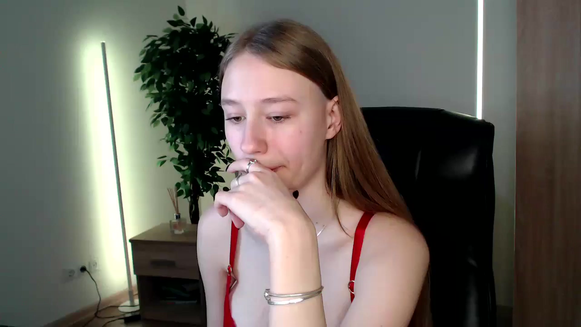 Gallery image thumbnail from HaleyVixen's myfreecams stream on, 12/25/2024, 11:07 image 1 of 20