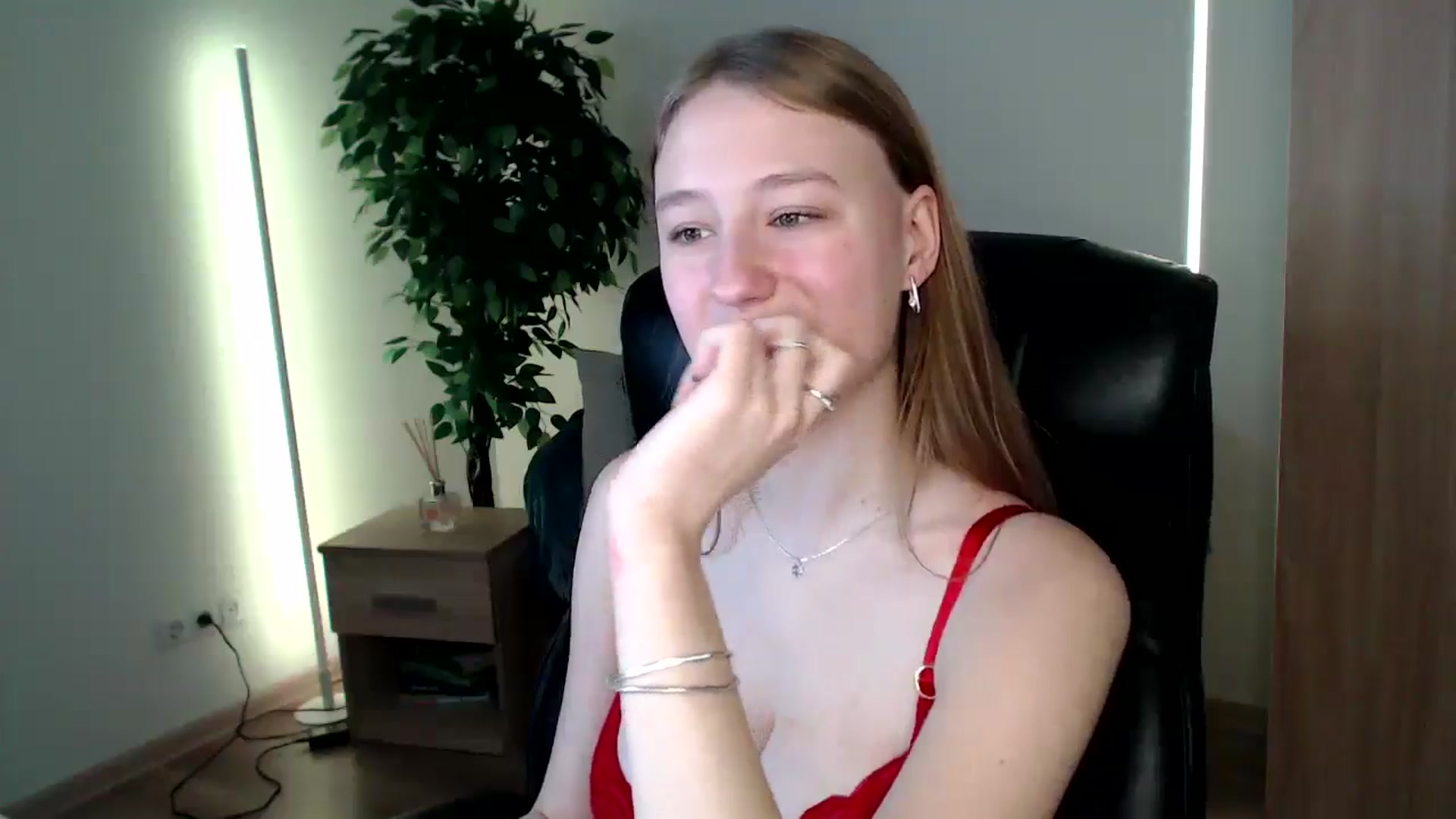 Gallery image thumbnail from HaleyVixen's myfreecams stream on, 12/25/2024, 11:37 image 4 of 20