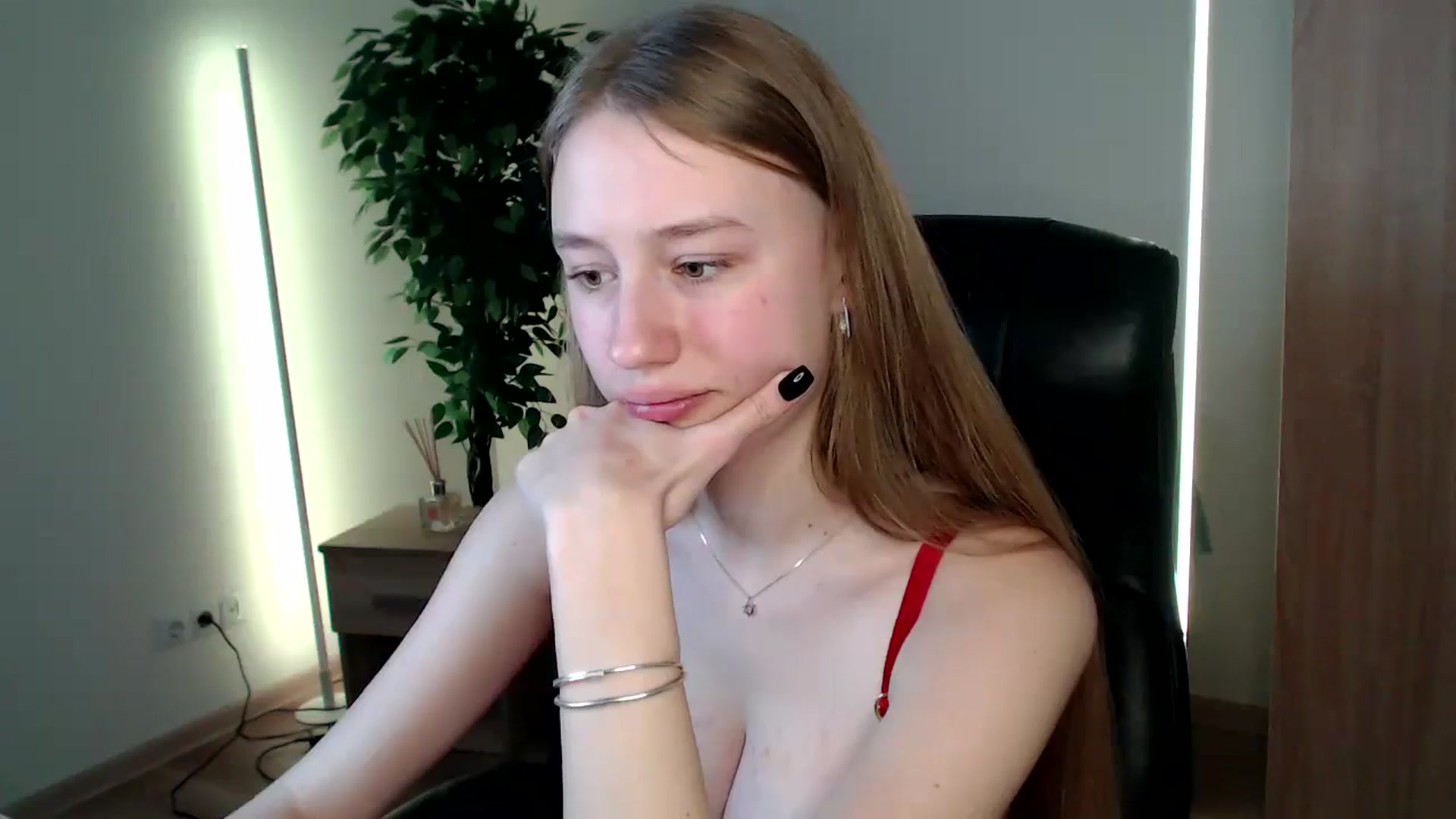 Gallery image thumbnail from HaleyVixen's myfreecams stream on, 12/25/2024, 11:37 image 10 of 20