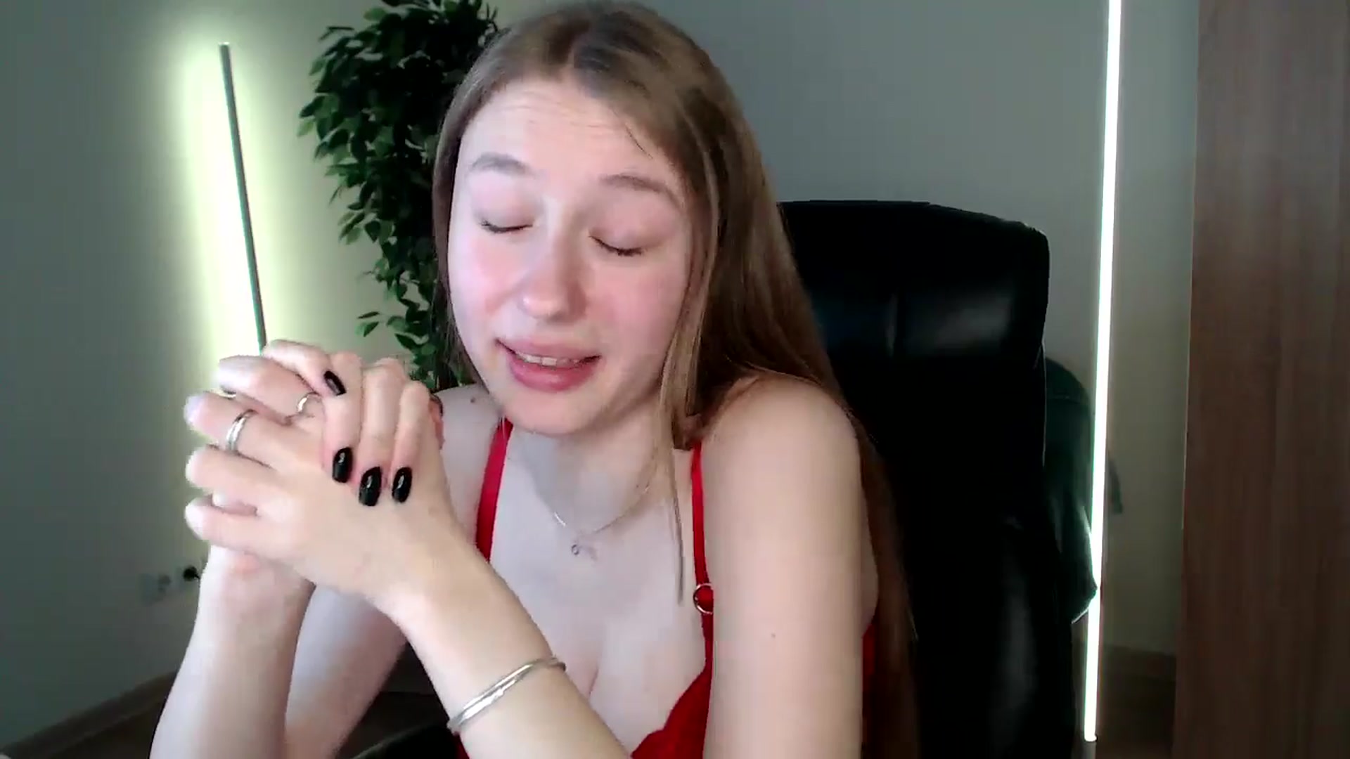 Gallery image thumbnail from HaleyVixen's myfreecams stream on, 12/25/2024, 11:37 image 8 of 20