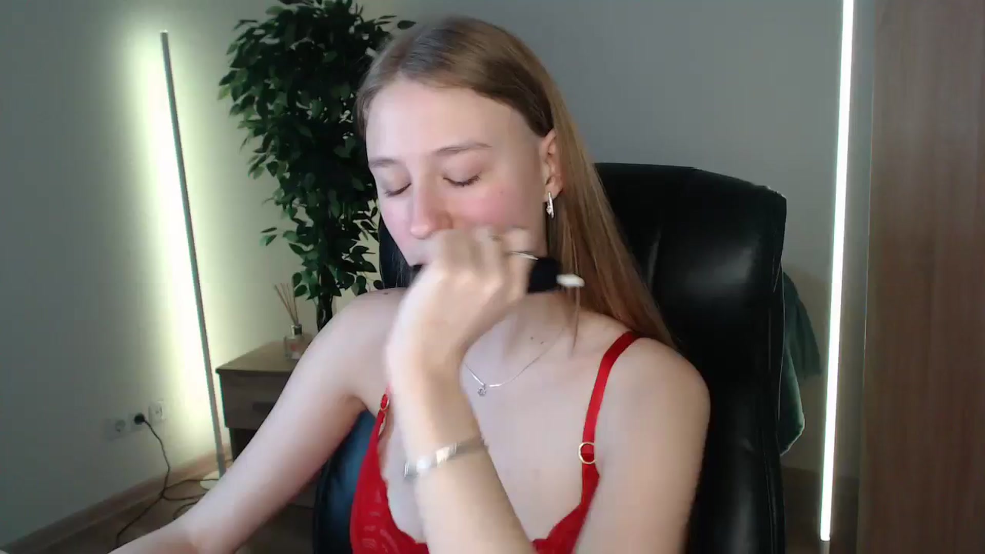 Gallery image thumbnail from HaleyVixen's myfreecams stream on, 12/25/2024, 13:27 image 8 of 20