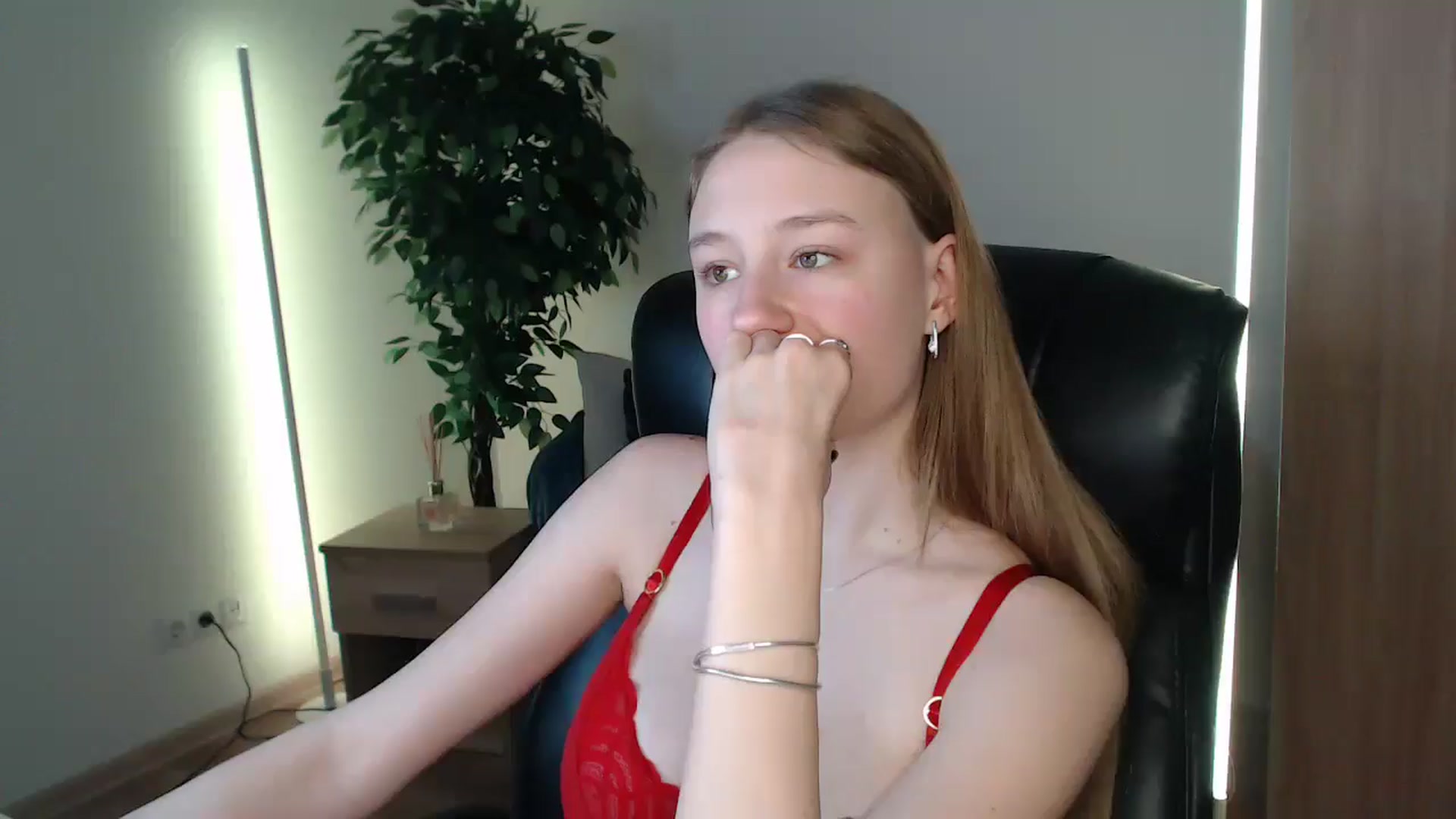 Gallery image thumbnail from HaleyVixen's myfreecams stream on, 12/25/2024, 13:27 image 19 of 20