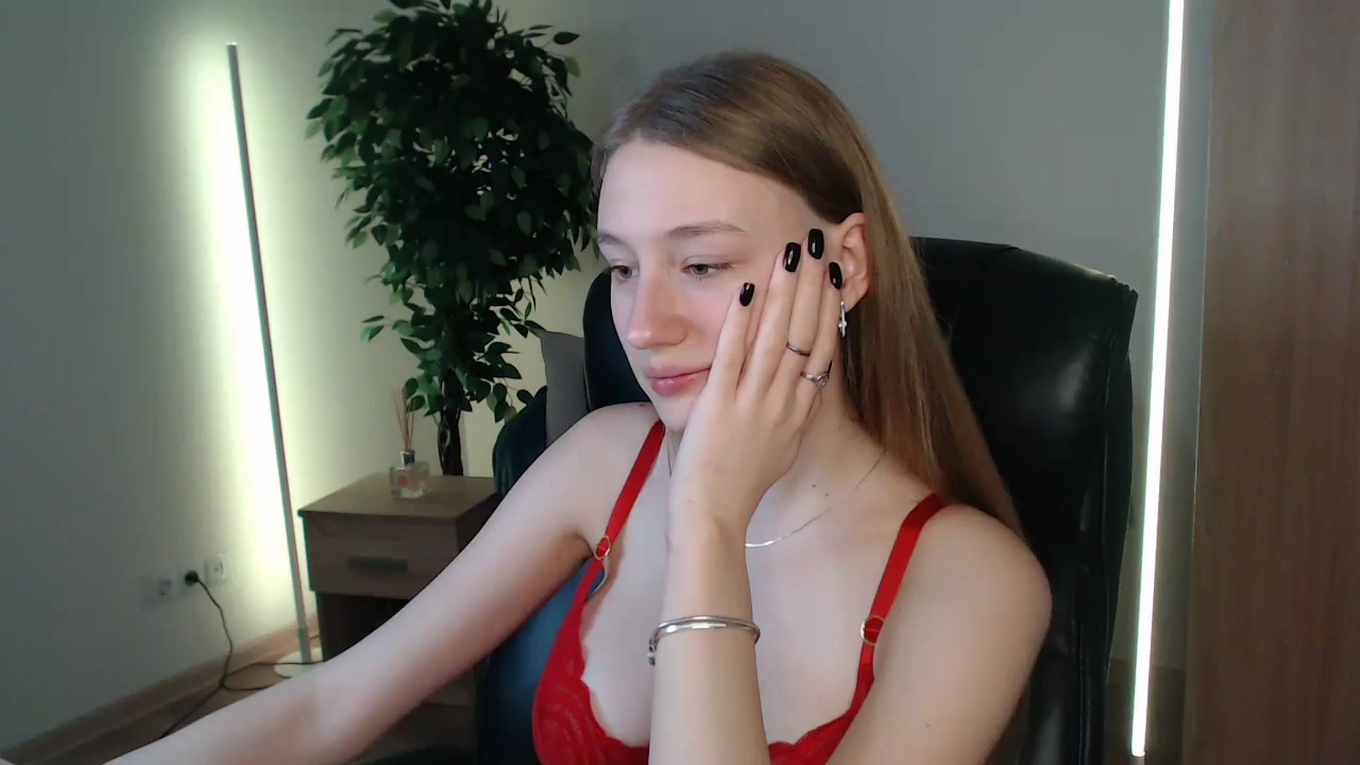 Gallery image thumbnail from HaleyVixen's myfreecams stream on, 12/25/2024, 14:29 image 6 of 20