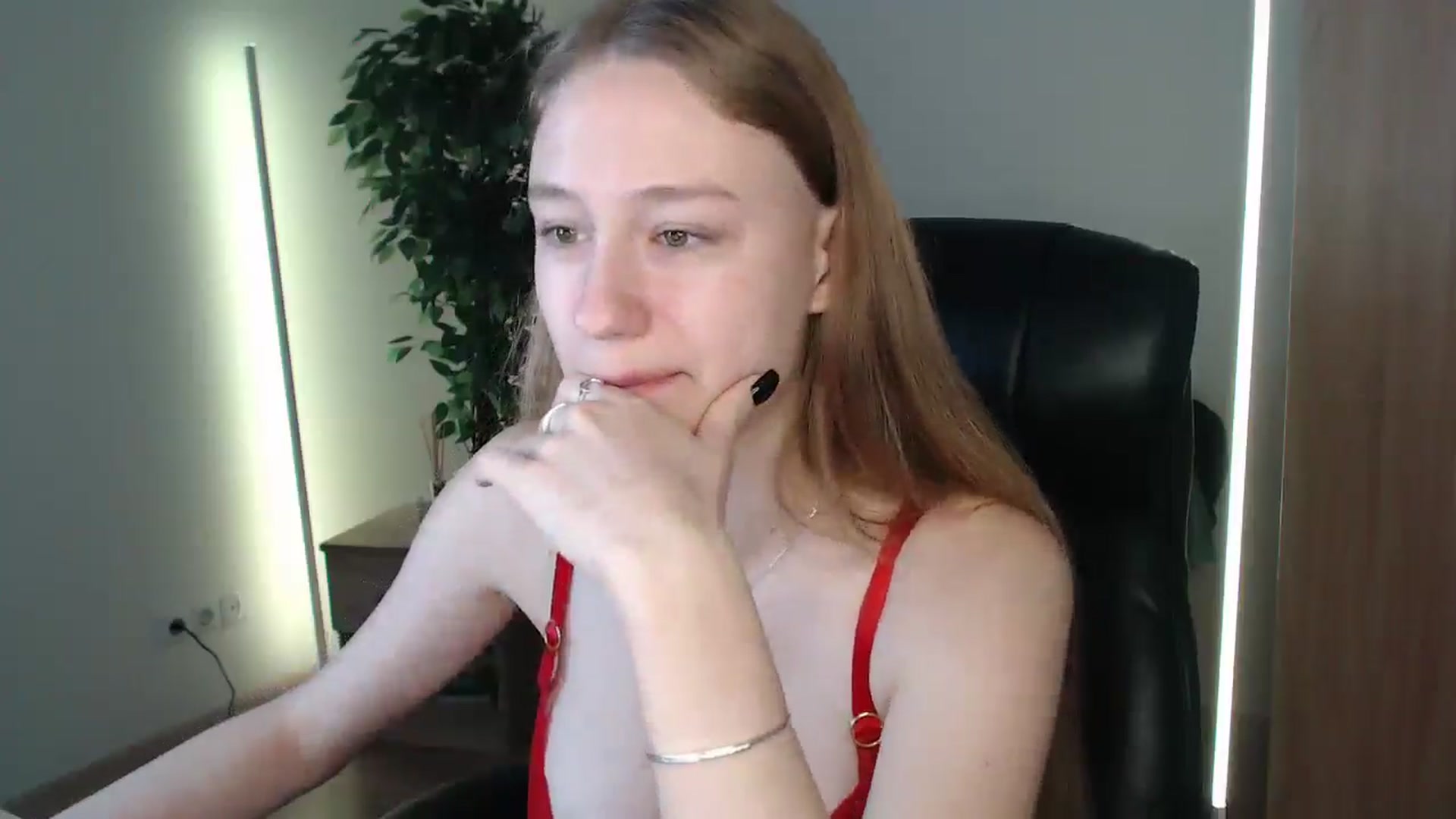 Gallery image thumbnail from HaleyVixen's myfreecams stream on, 12/26/2024, 09:39 image 8 of 20
