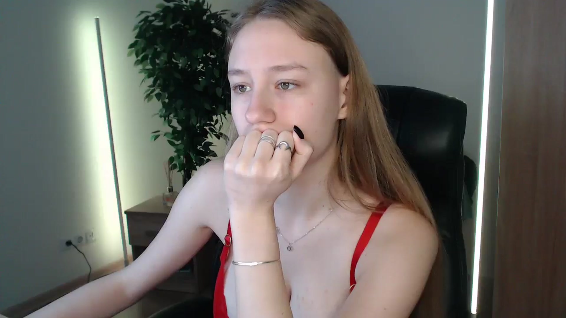 Gallery image thumbnail from HaleyVixen's myfreecams stream on, 12/26/2024, 09:39 image 7 of 20