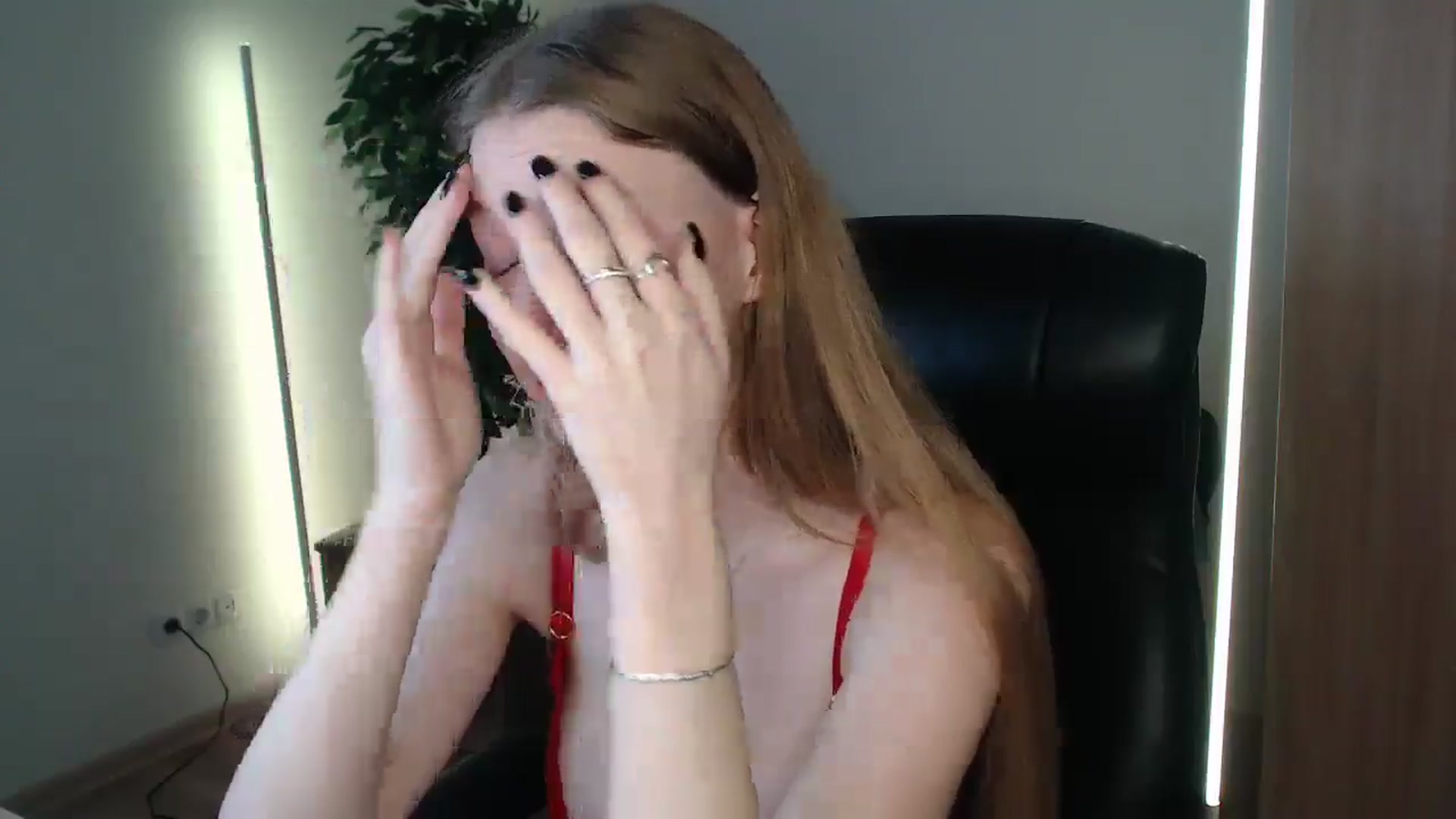 Gallery image thumbnail from HaleyVixen's myfreecams stream on, 12/26/2024, 11:37 image 18 of 20